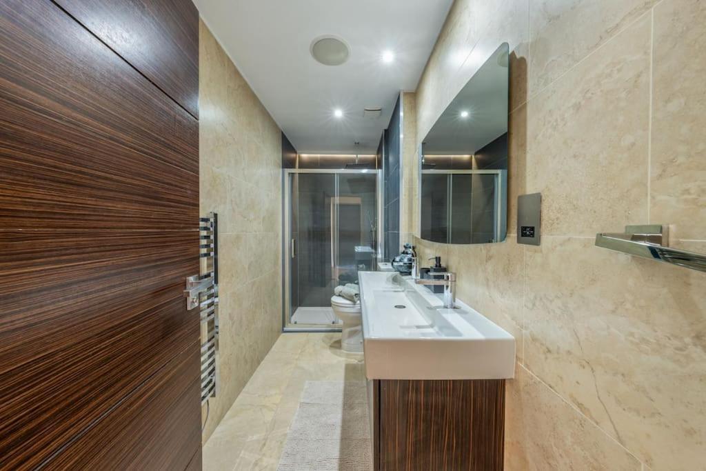 Stunning 3 Bed 2 Bath Penthouse In Londres