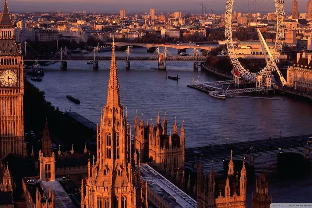Stunning 3 Bed 2 Bath Penthouse In Londres