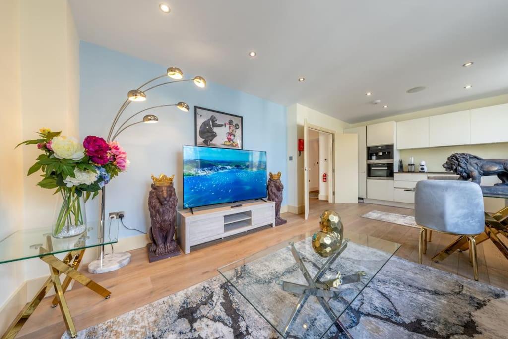Stunning 3 Bed 2 Bath Penthouse In Apartamento