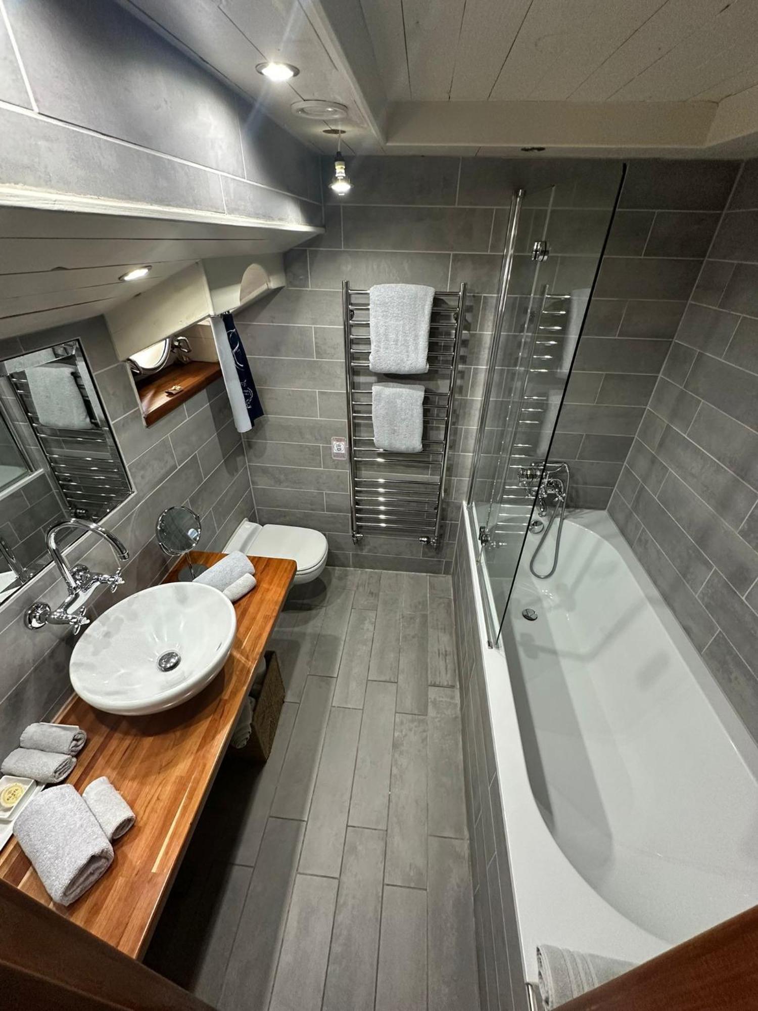 Le Sorelle Hotel en barco *