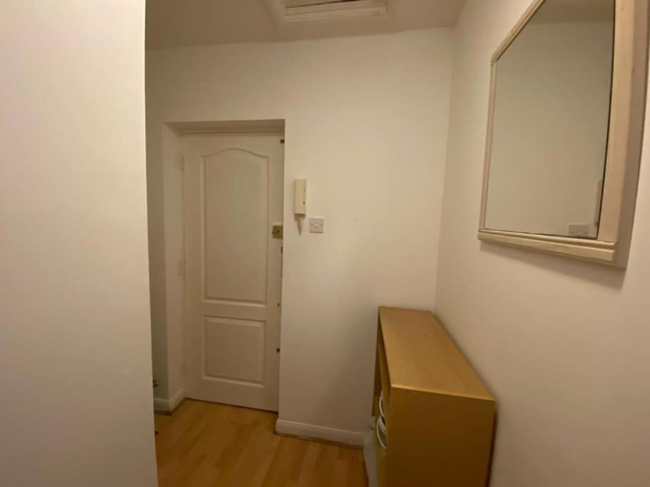 ✰free Private Parking✰80s Retro 1bedroom Serviced Canary Wharf Perfect For Families Business & Leisure Guests Appartement *
