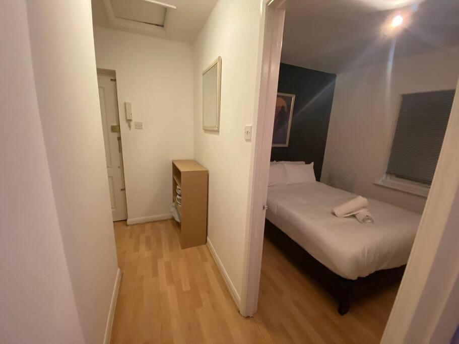 ✰free Private Parking✰80s Retro 1bedroom Serviced Canary Wharf Perfect For Families Business & Leisure Guests Appartement *