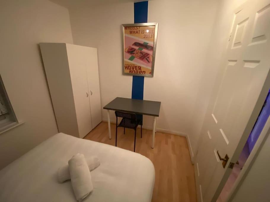 ✰free Private Parking✰80s Retro 1bedroom Serviced Canary Wharf Perfect For Families Business & Leisure Guests Londres