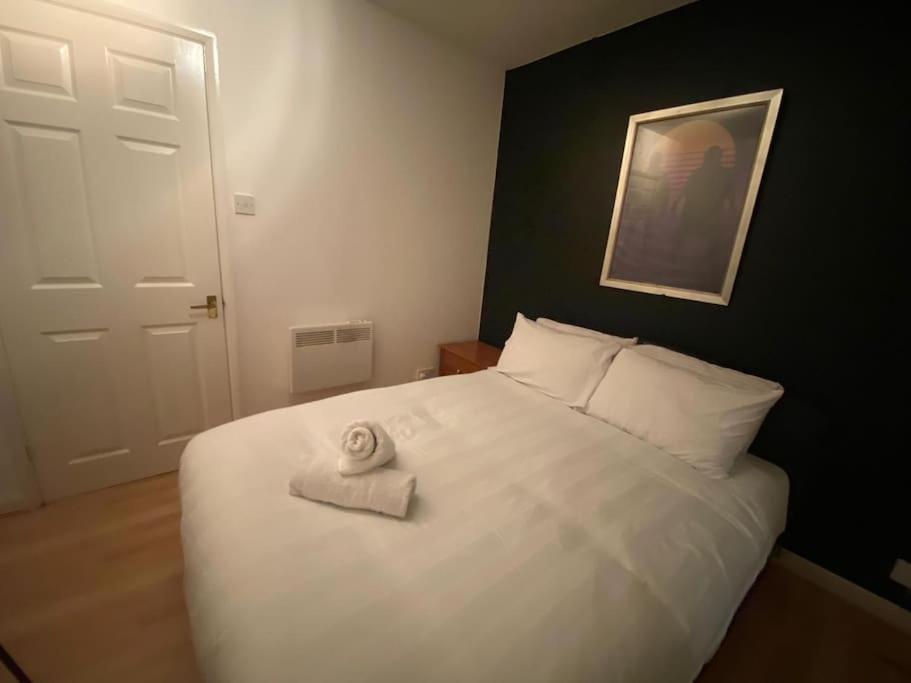 ✰free Private Parking✰80s Retro 1bedroom Serviced Canary Wharf Perfect For Families Business & Leisure Guests *