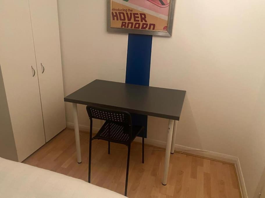 ✰free Private Parking✰80s Retro 1bedroom Serviced Canary Wharf Perfect For Families Business & Leisure Guests *