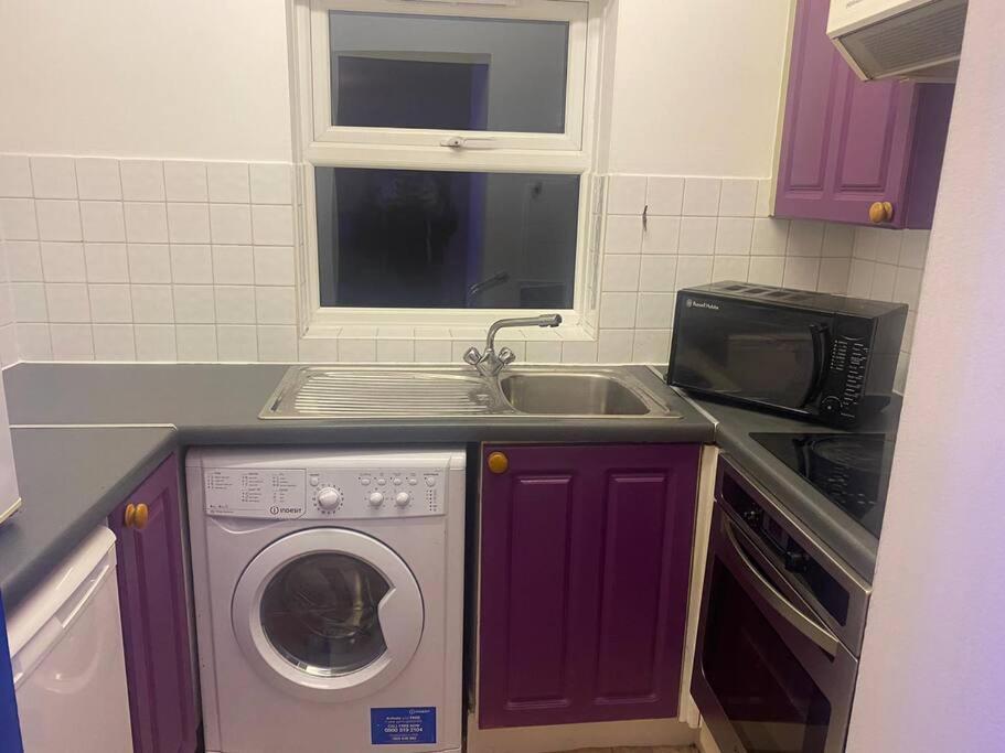 ✰free Private Parking✰80s Retro 1bedroom Serviced Canary Wharf Perfect For Families Business & Leisure Guests Londres