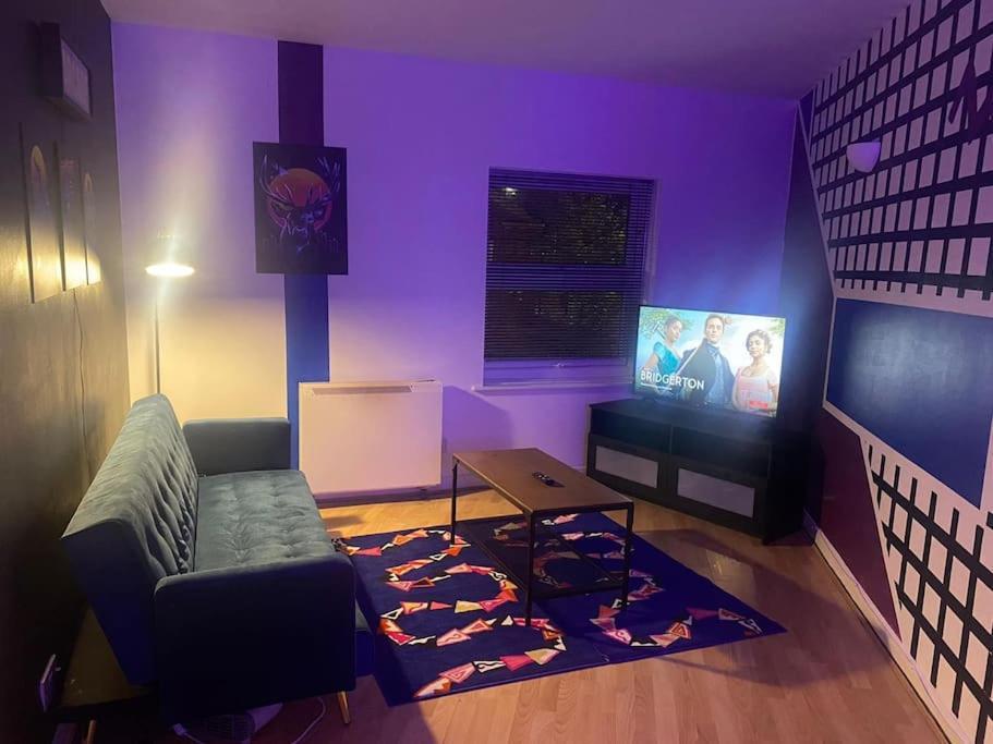 ✰free Private Parking✰80s Retro 1bedroom Serviced Canary Wharf Perfect For Families Business & Leisure Guests Appartement