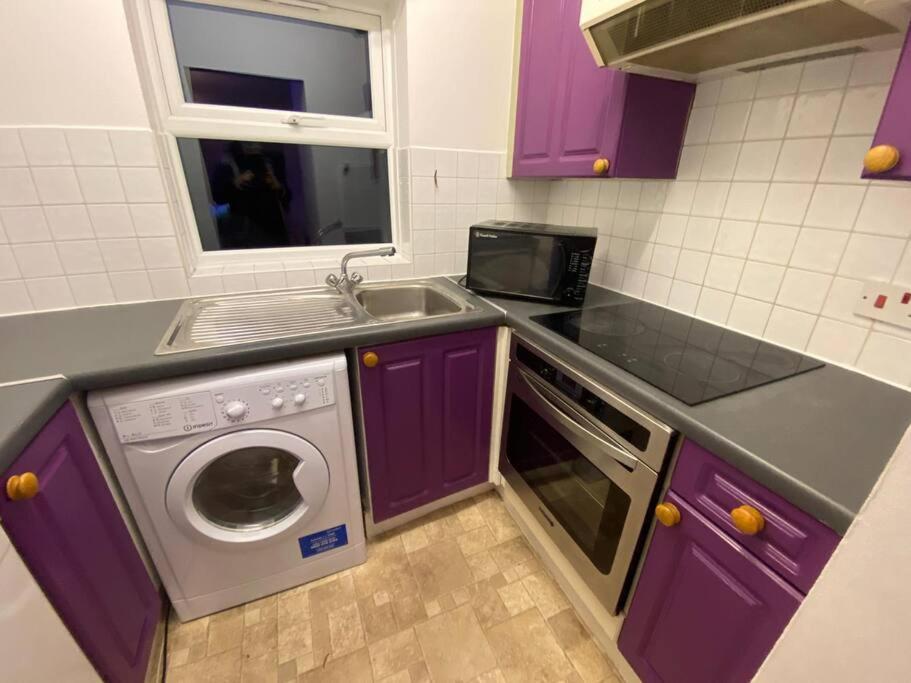 ✰free Private Parking✰80s Retro 1bedroom Serviced Canary Wharf Perfect For Families Business & Leisure Guests Londres