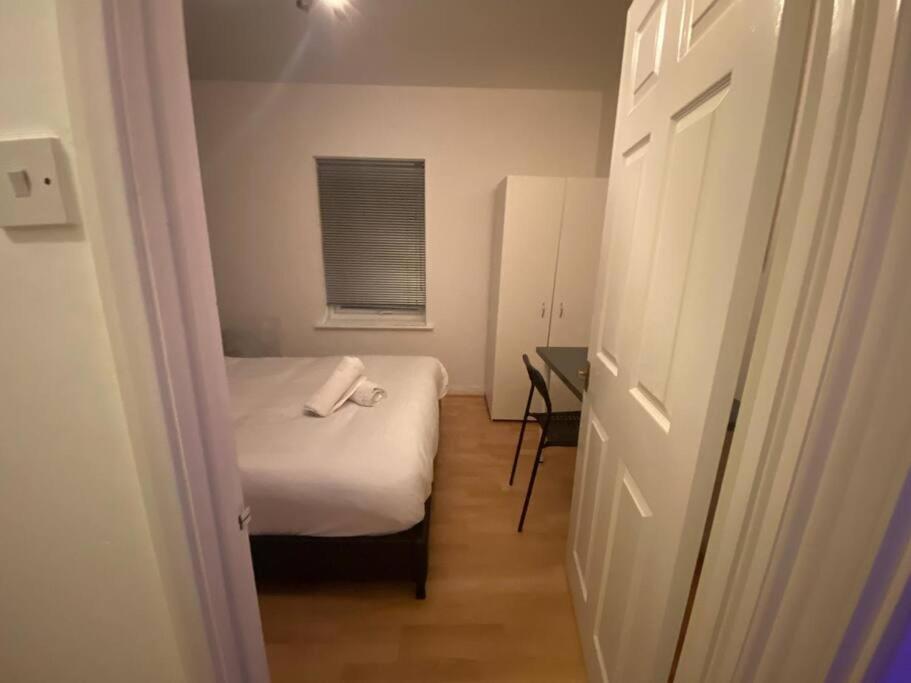 ✰free Private Parking✰80s Retro 1bedroom Serviced Canary Wharf Perfect For Families Business & Leisure Guests Appartement *