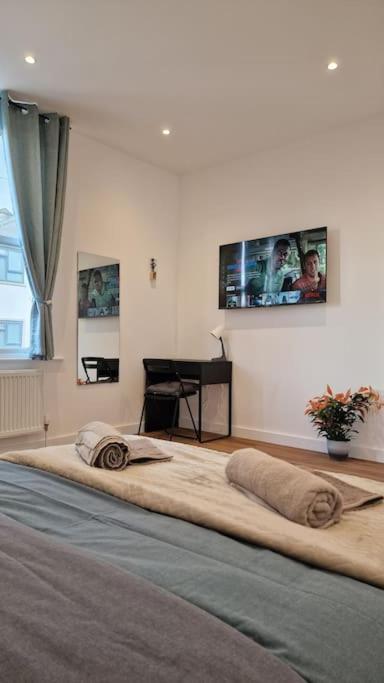 Stratford 4 Bedroom Apartment *
