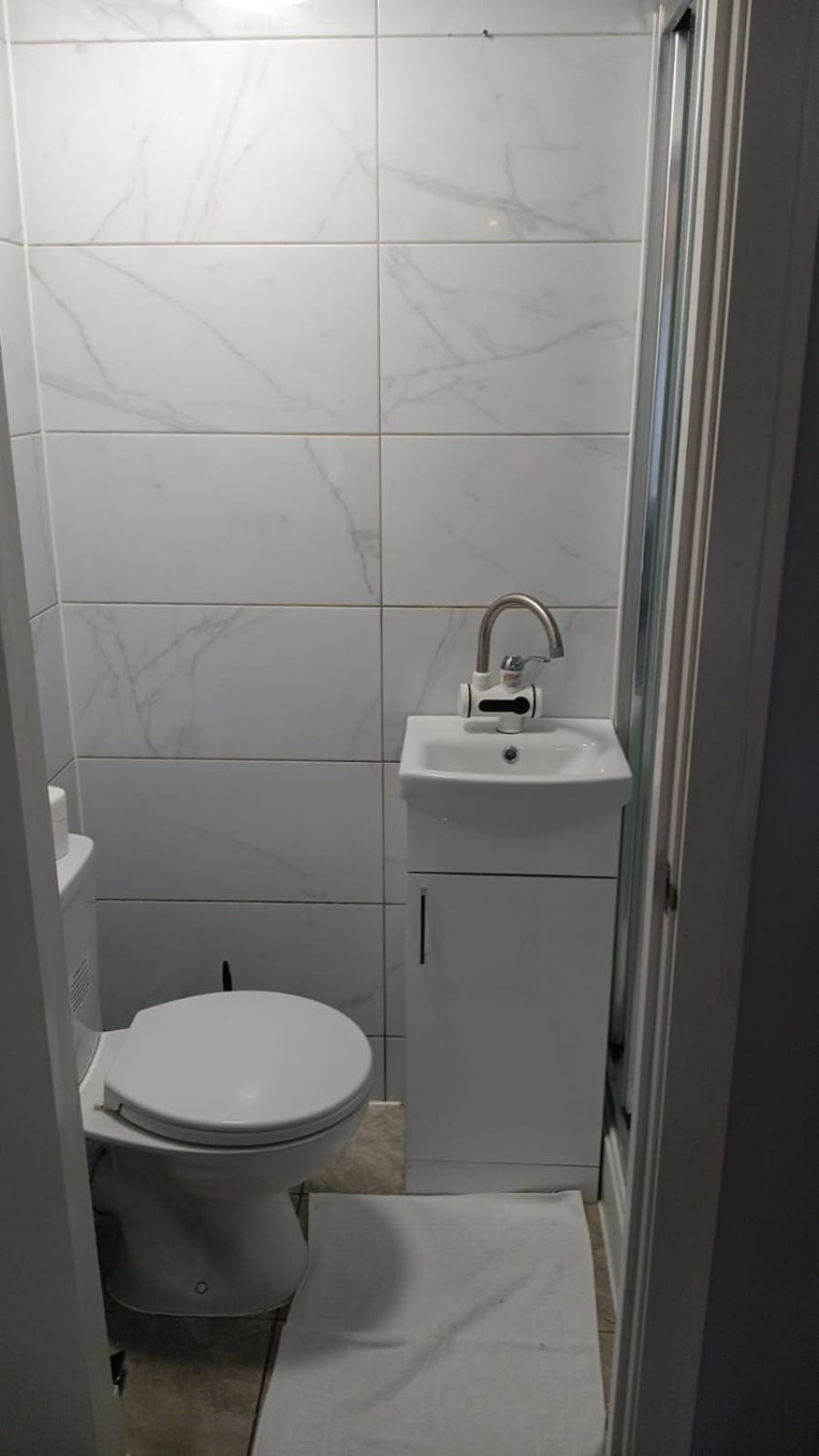 Habitación en casa particular Letzi Private En-suite Near Wembley