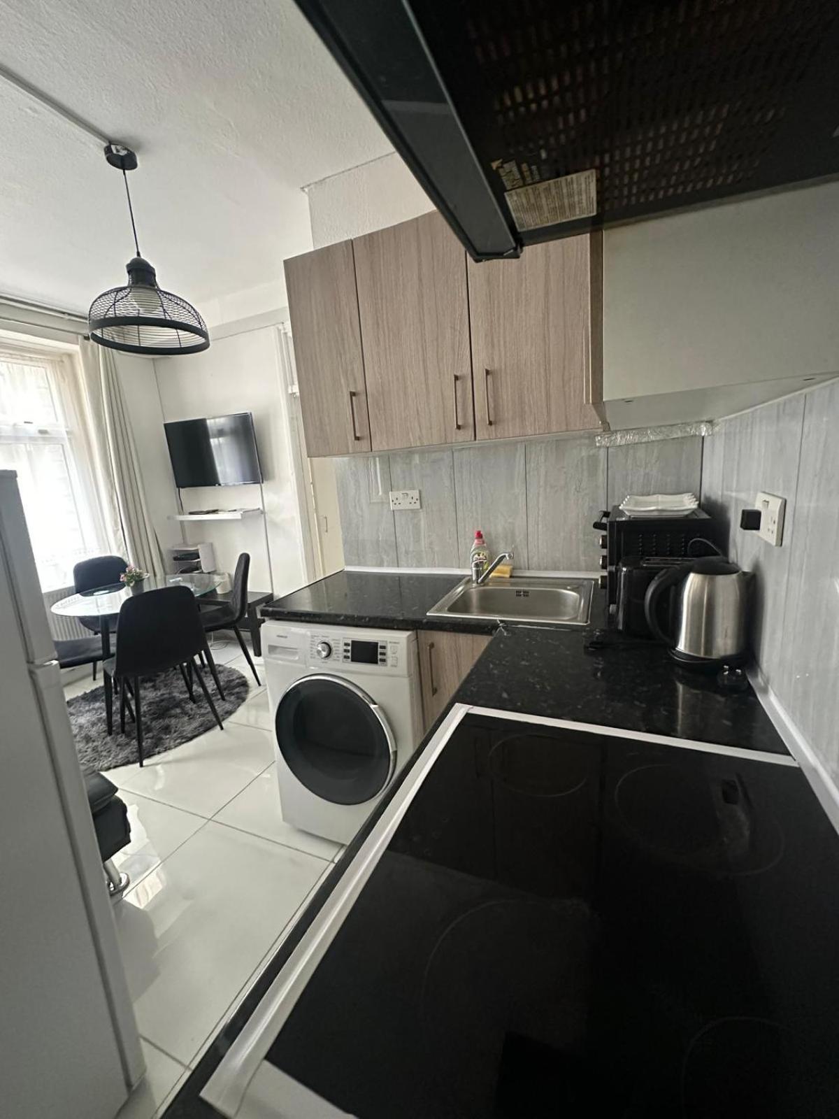 Ground Floor Mile 2 Bedroom Flat Apartamento