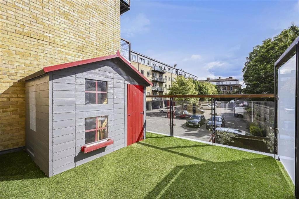 Hébergement de vacances Sho-11 Stanton House - Riverside House With Garden Patio And Parking Londres
