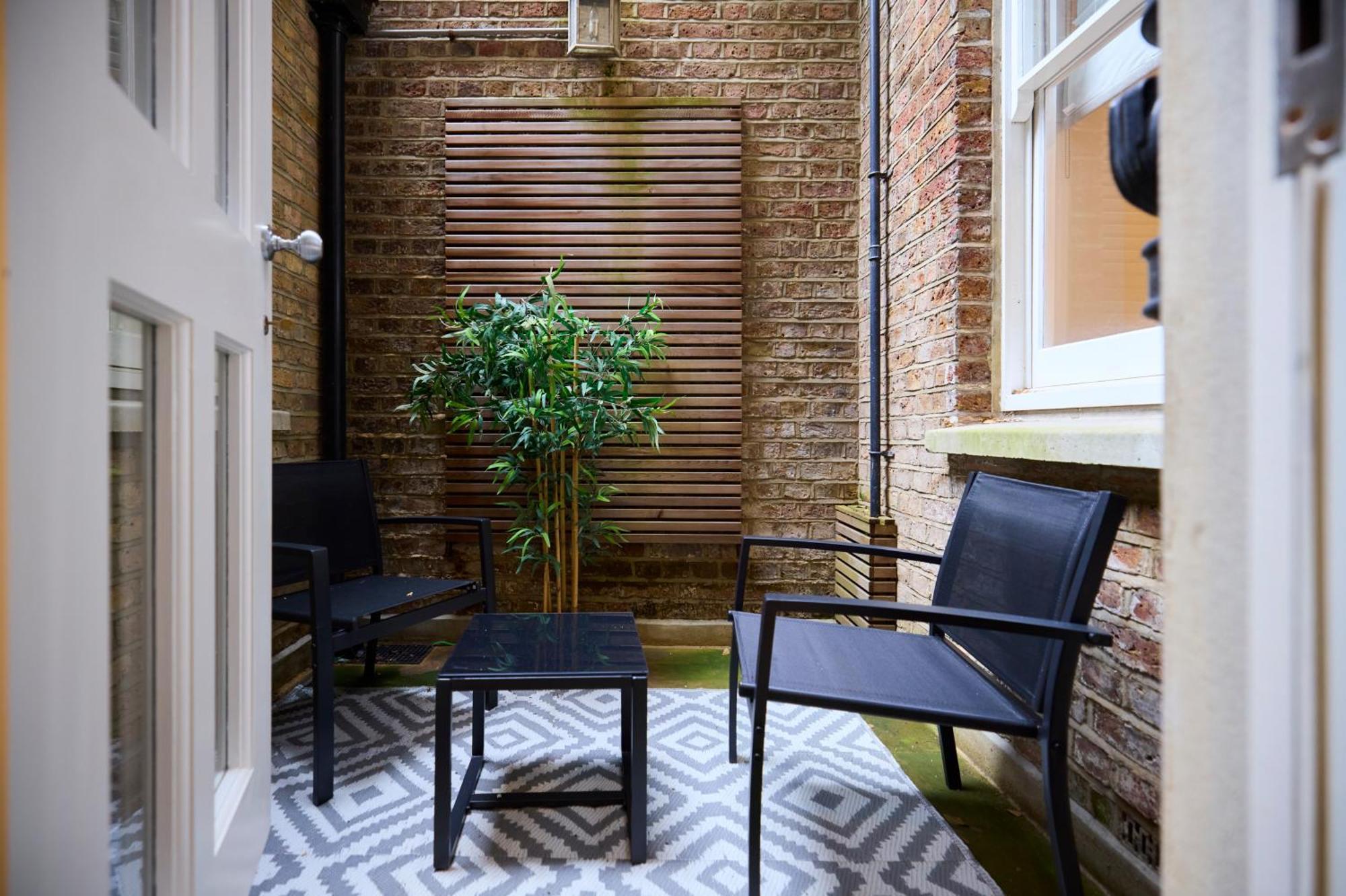 The Bayswater Retreat - Adorable 3bdr Flat With Balcony Apartment