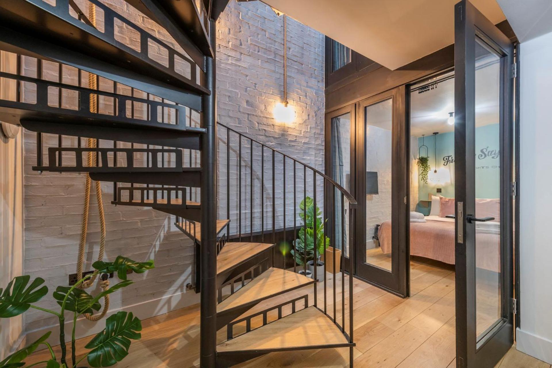 The Insta Playhouse - Covent Garden - By Frankie Says Londres