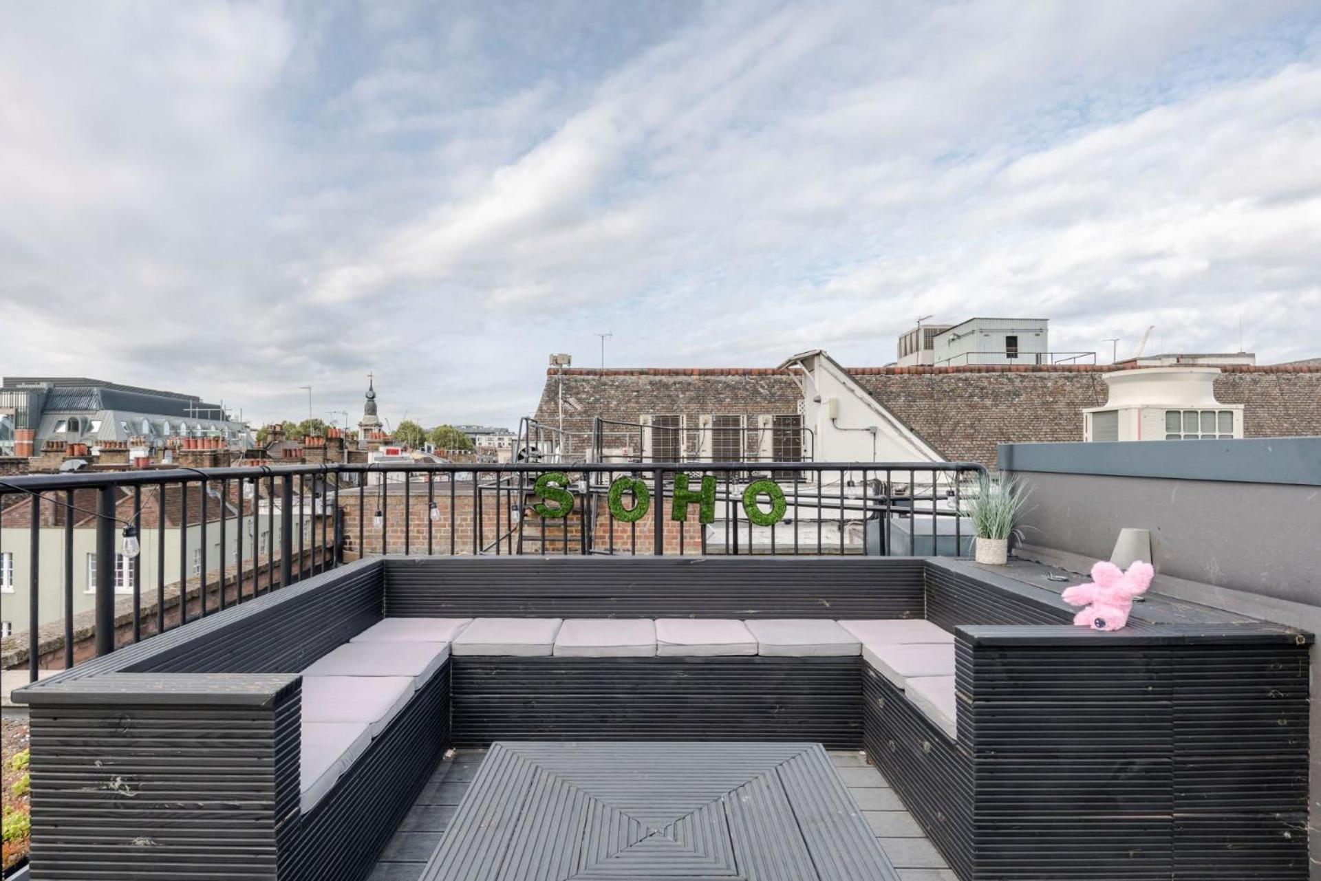 The Influencer - Soho - By Frankie Says Apartment *