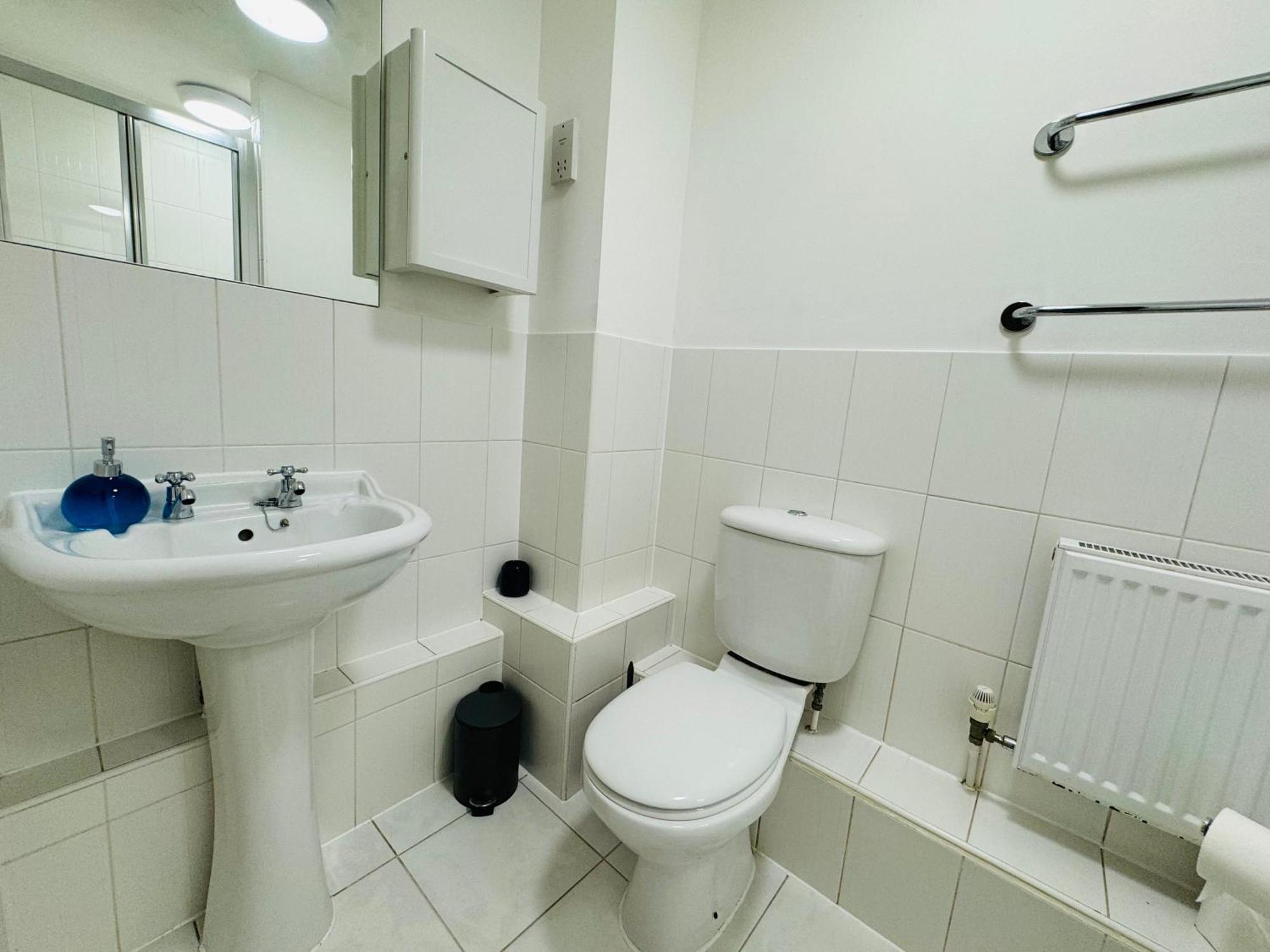 Ground Floor Wimbledon Flat With Parking * Londres