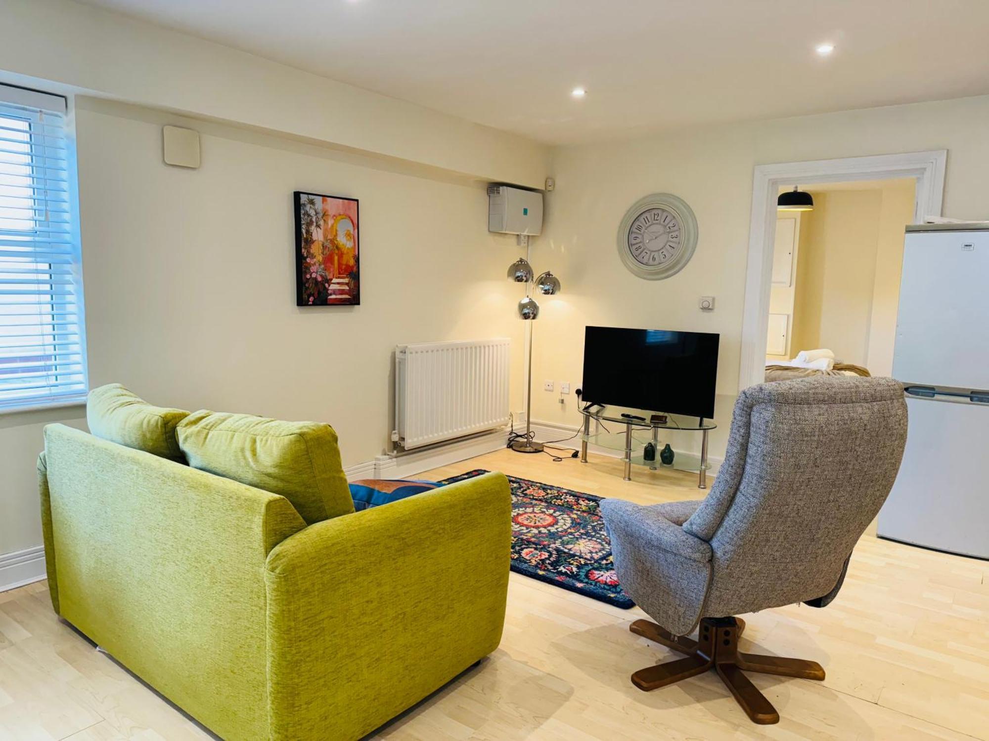 Ground Floor Wimbledon Flat With Parking