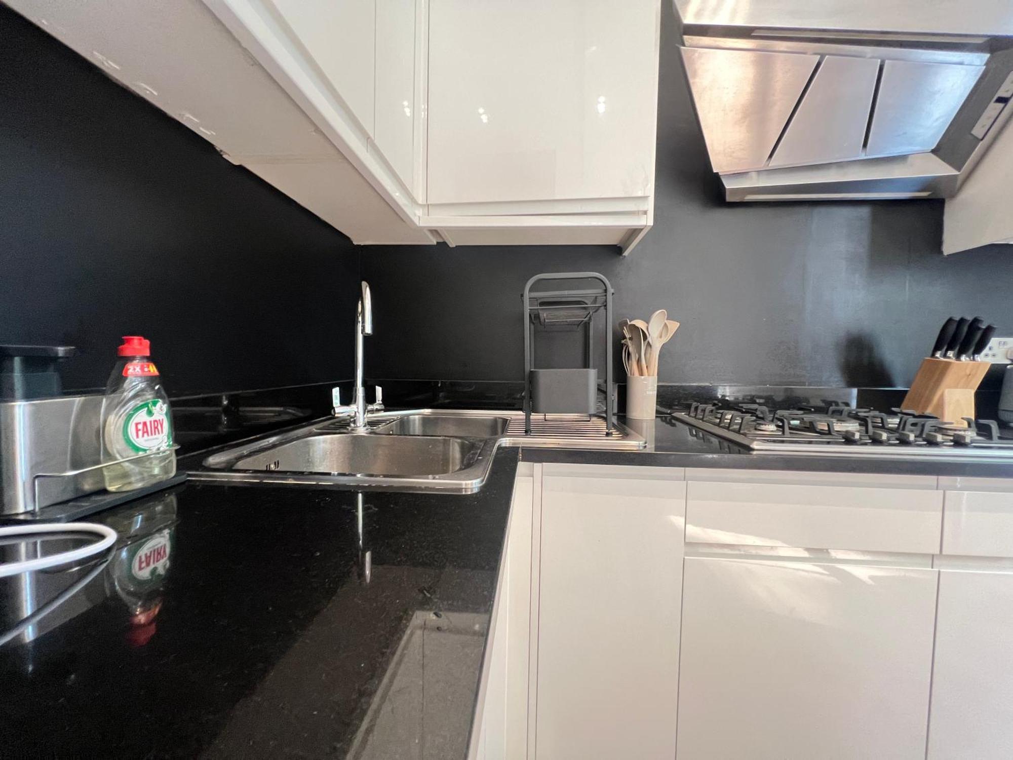 3.5 High Ceilings - Centrally Located * Londres
