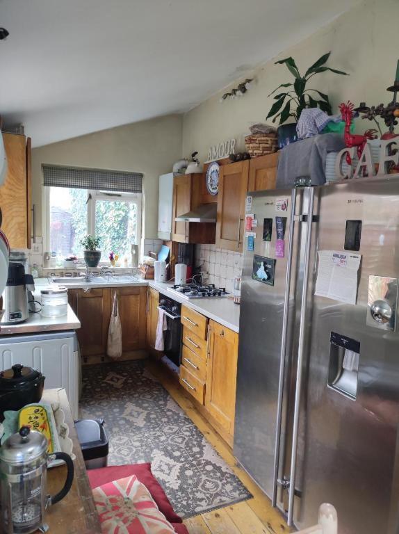 Cosy Double Near Wimbledon Homestay *