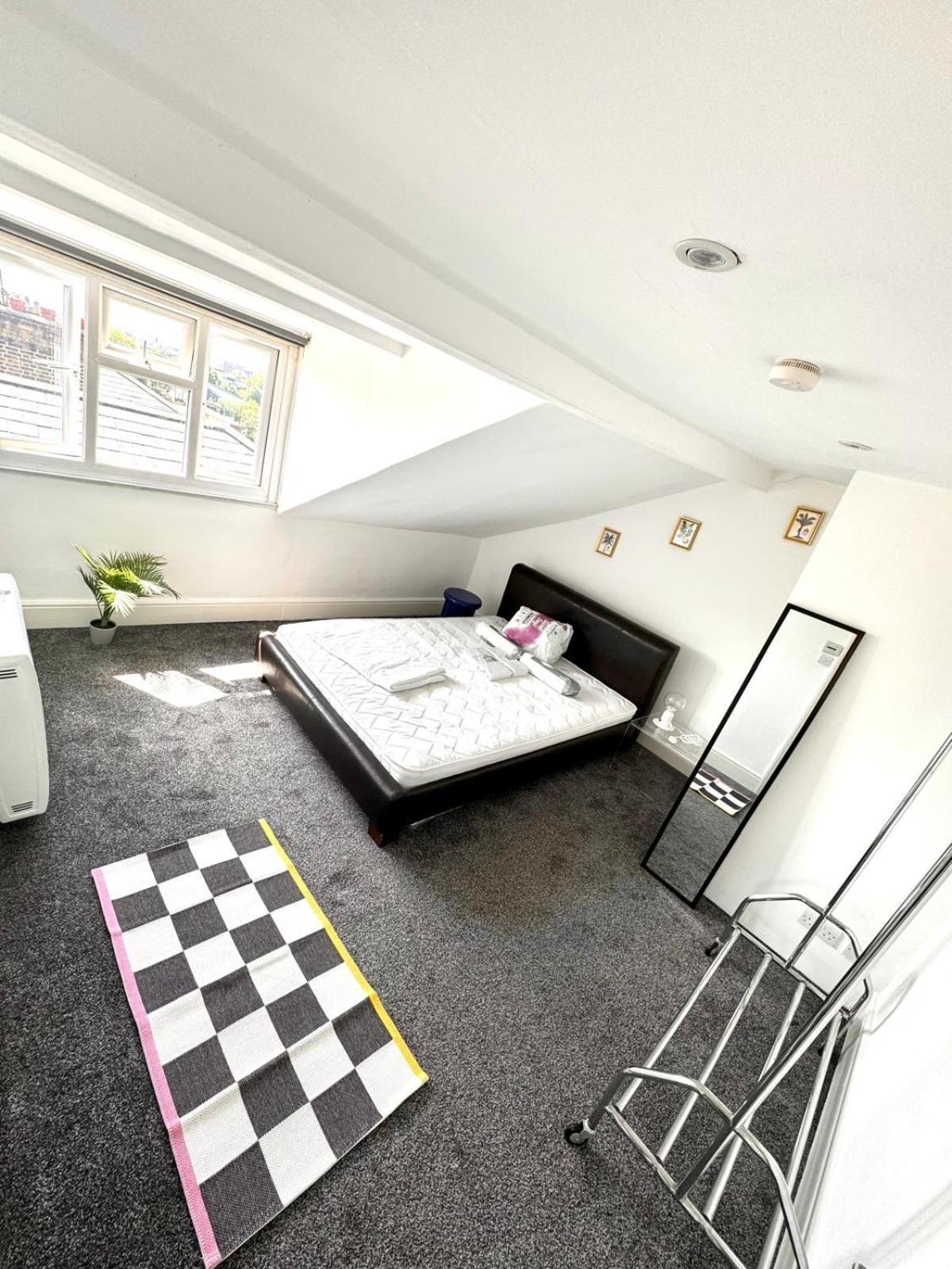 Stylish Floor Flat In The Heart Of Camden! * Londres