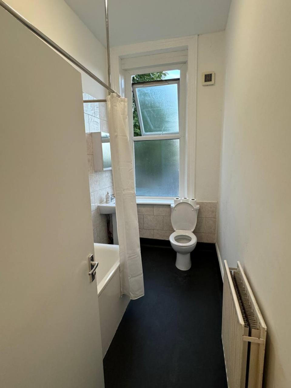 Cheerful 3 Bedroom Apartamento