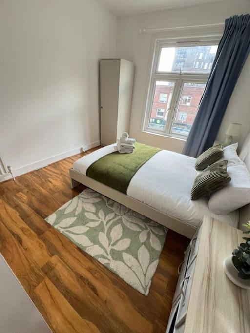 2 Bedroom Near Station Londen