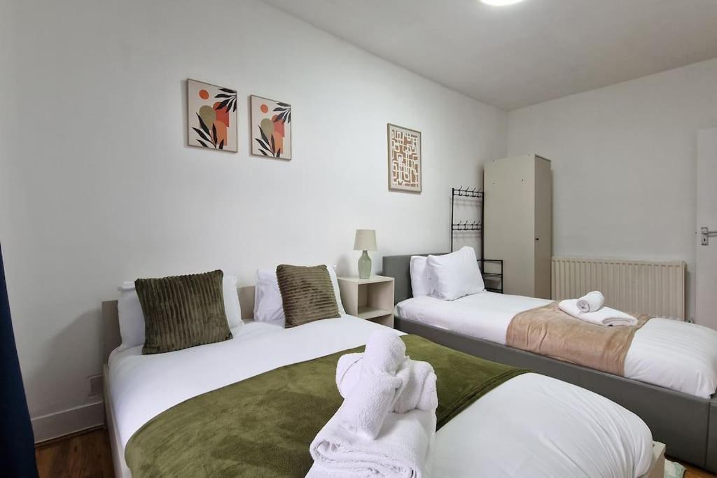 2 Bedroom Near Station * Londen