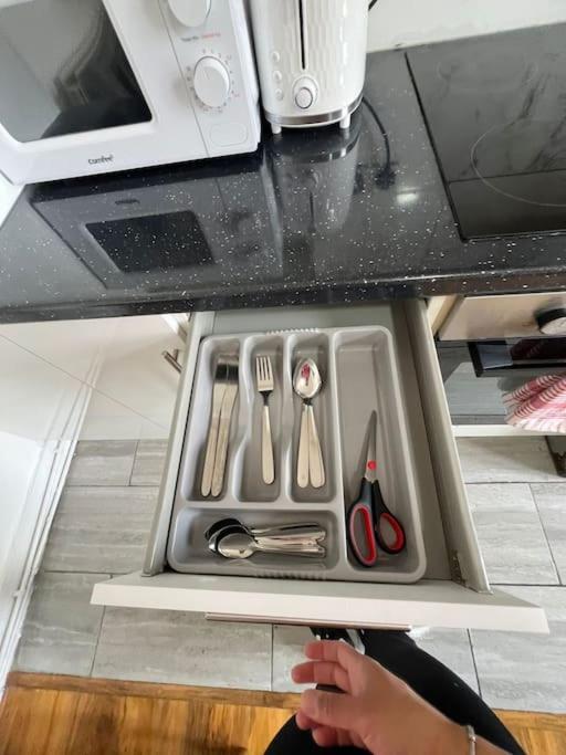 2 Bedroom Near Station Appartement *