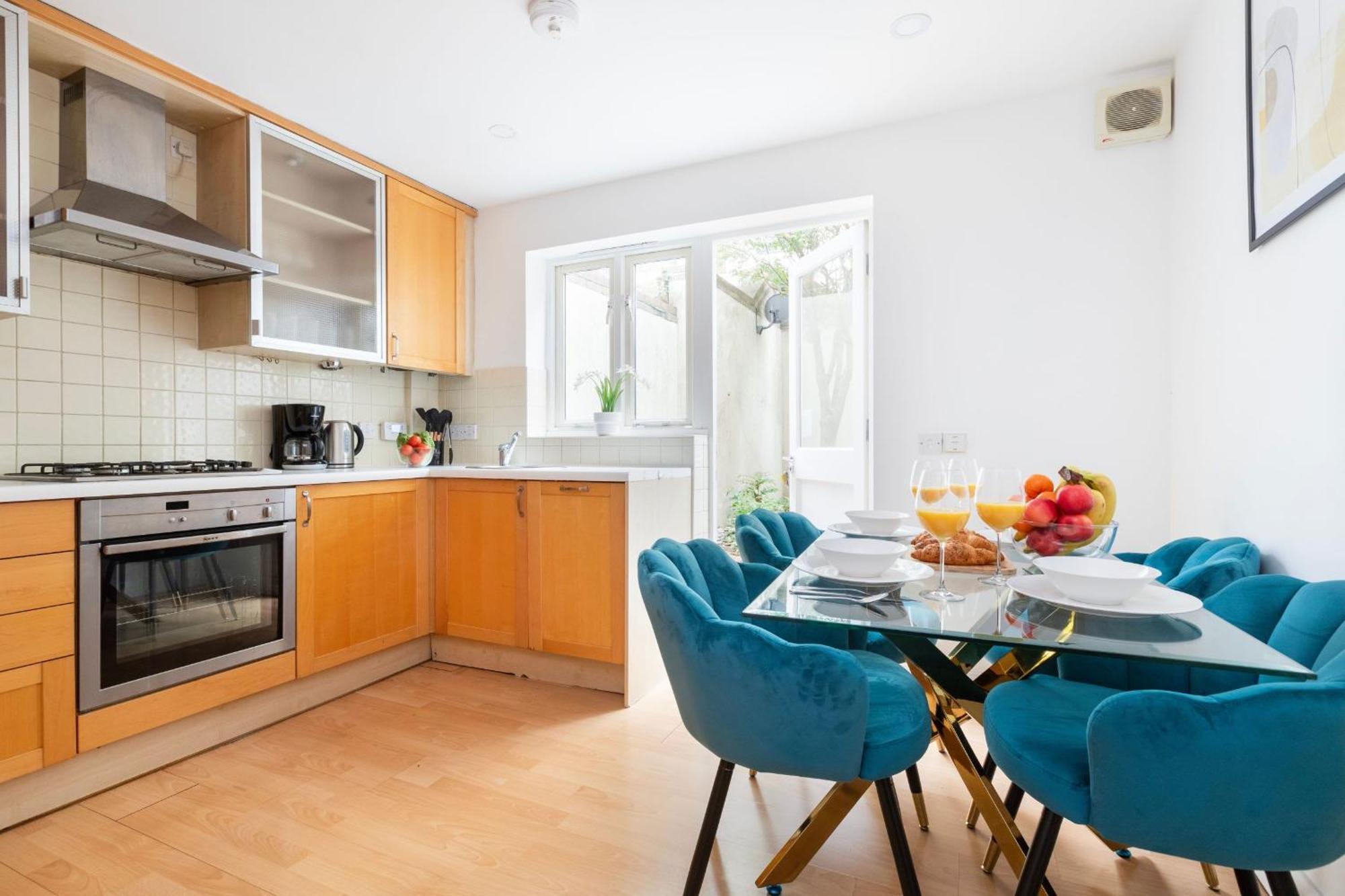 Old Street - 4br Townhouse With Patio - Cityapartmentstay Apartment
