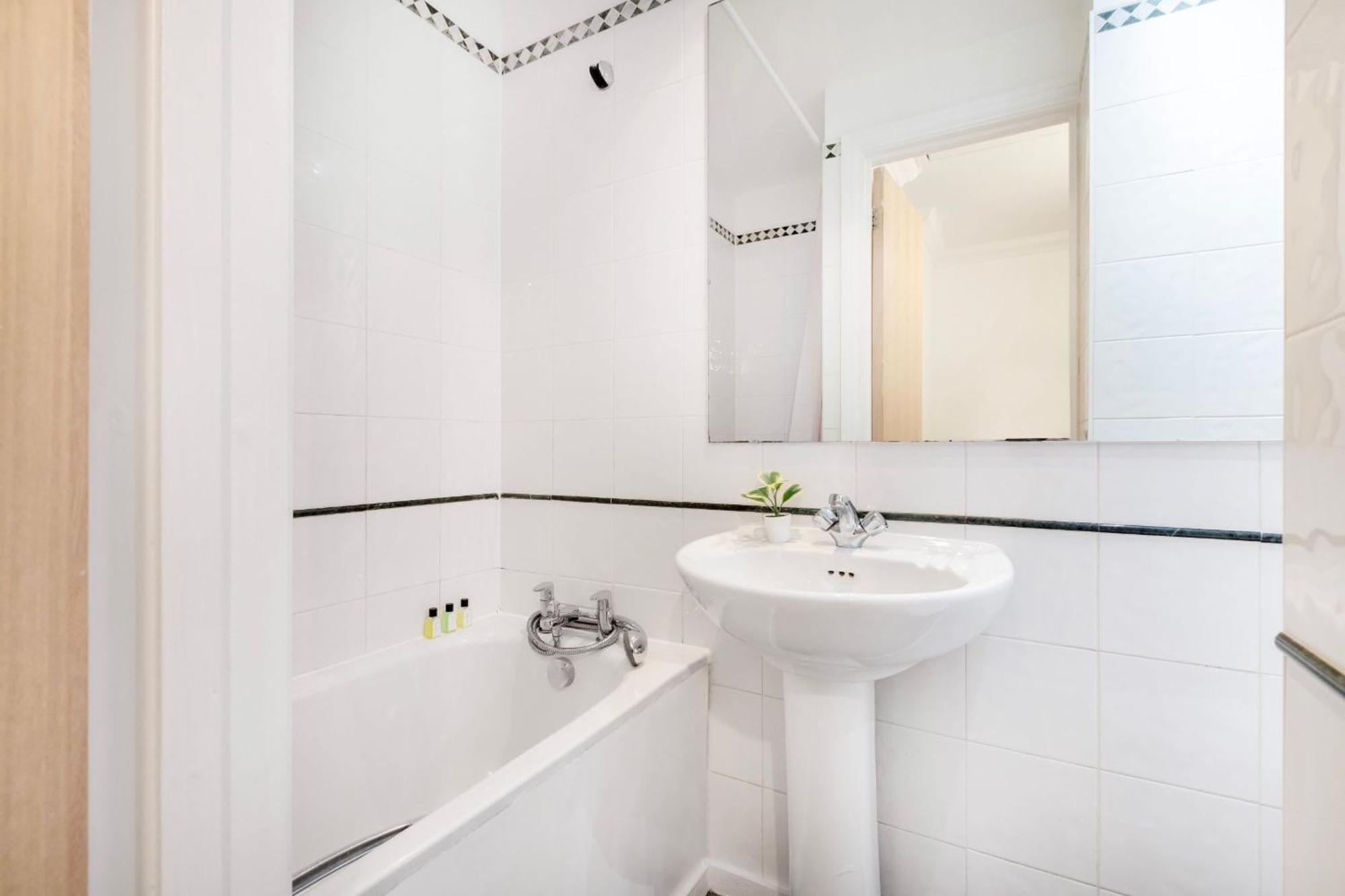 Old Street - 4br Townhouse With Patio - Cityapartmentstay Apartment *