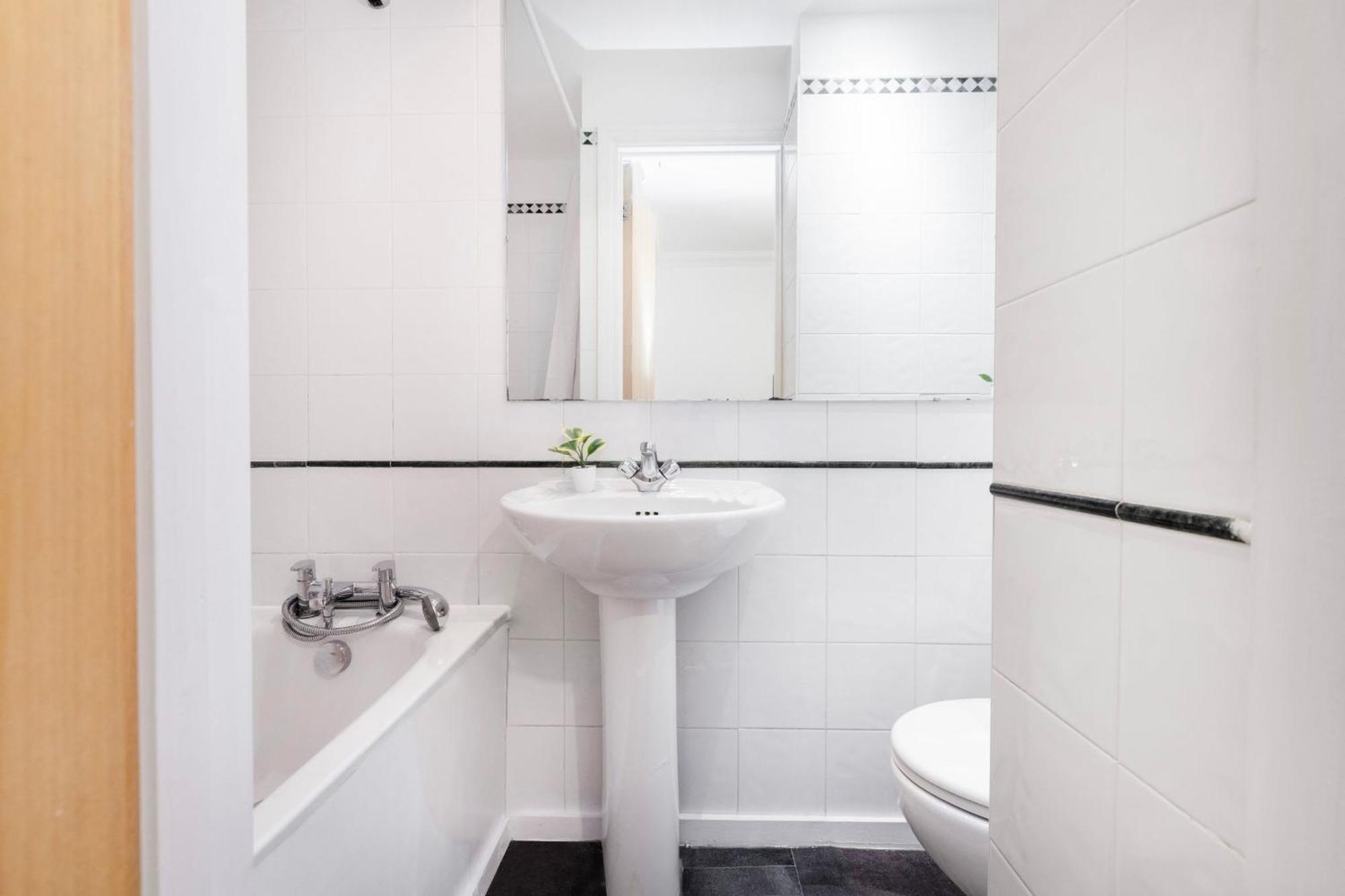 Old Street - 4br Townhouse With Patio - Cityapartmentstay Apartment *