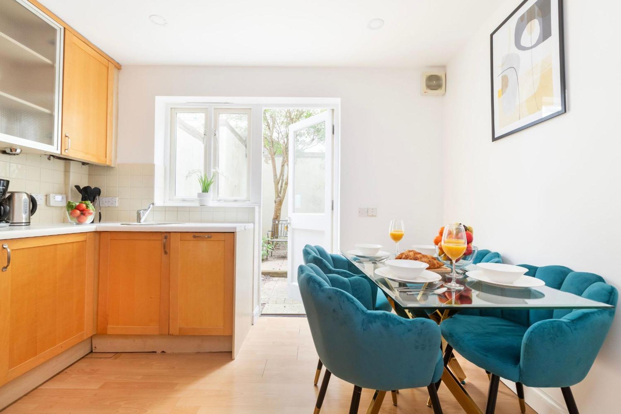 Apartment Old Street - 4br Townhouse With Patio - Cityapartmentstay *