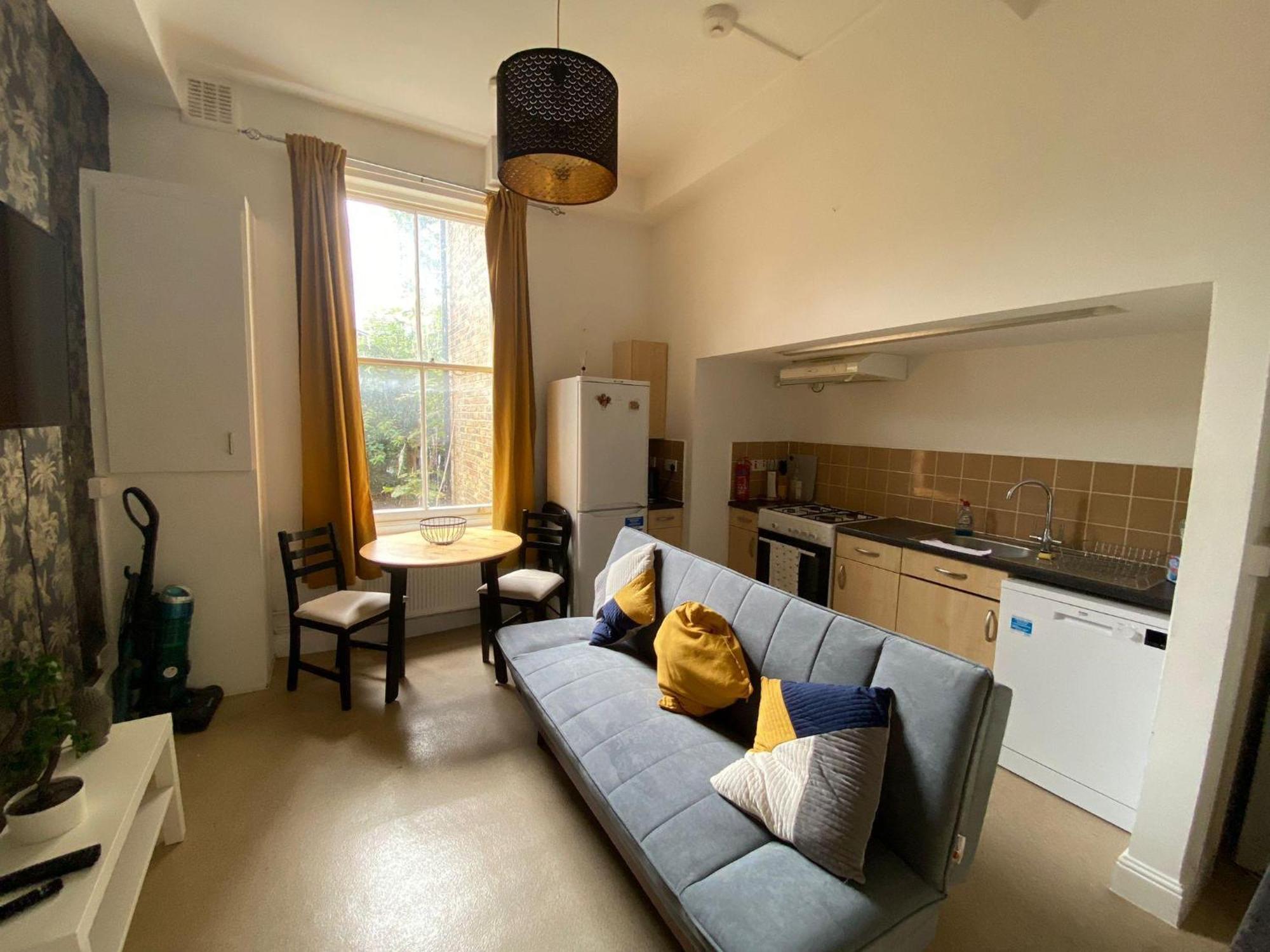 Apartamento Bustling Western *