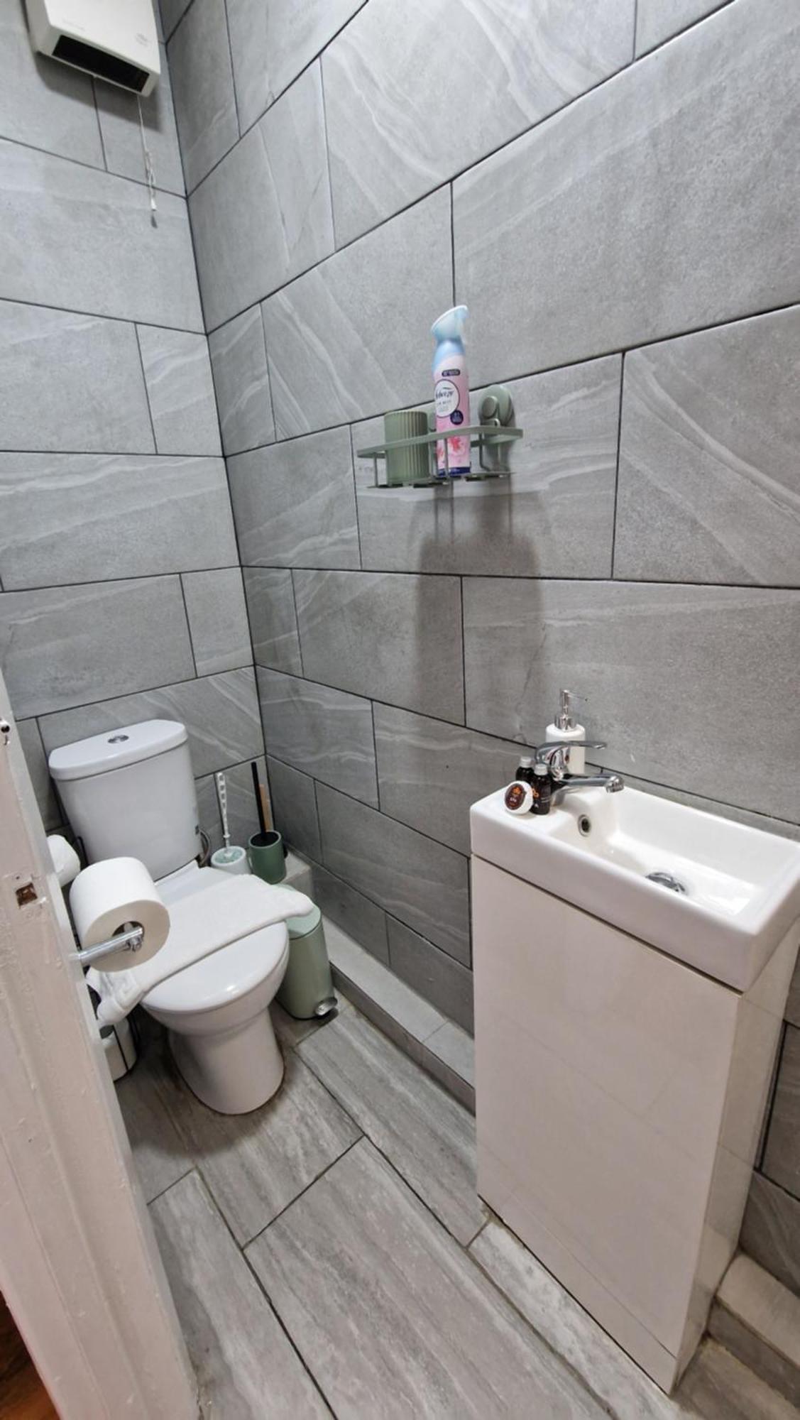 Appartement 2 Bedroom Near Station Londen