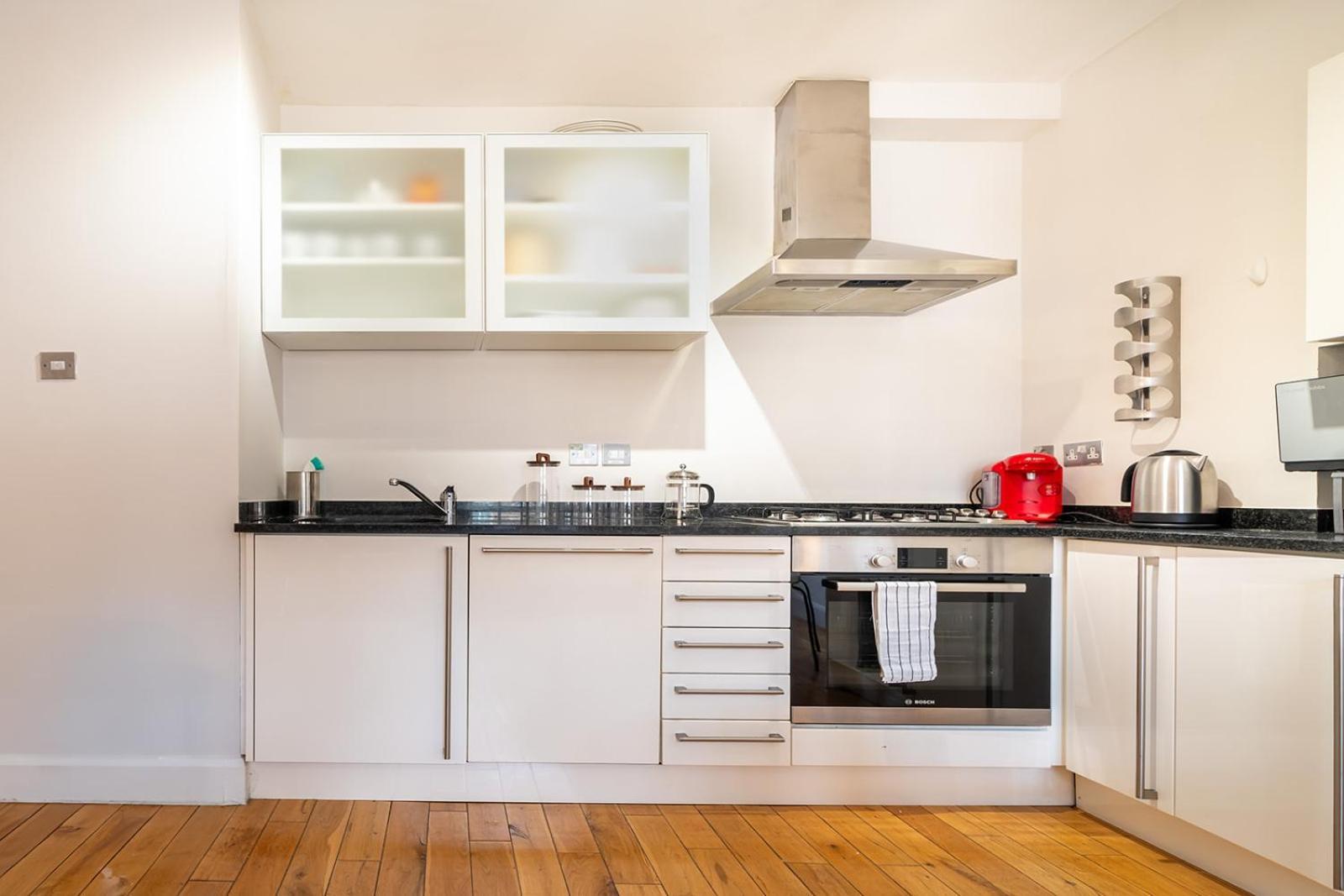 Spacious With A Balcony In Prime Location In Farringdon *