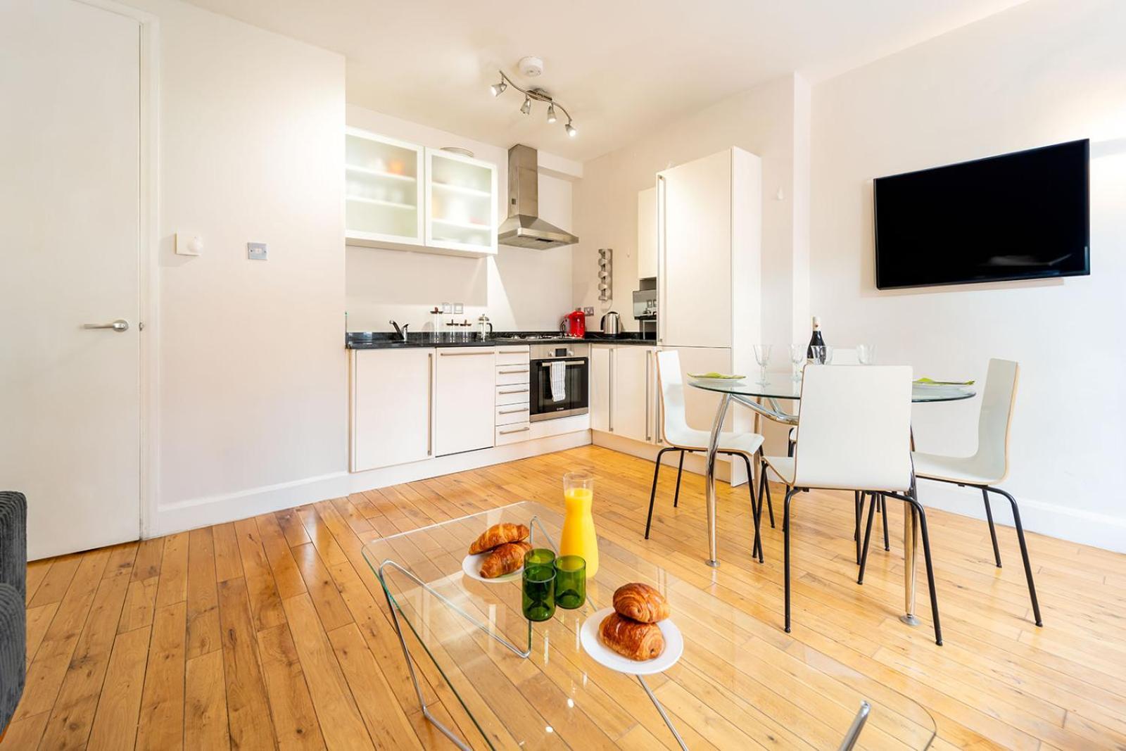 Apartment Spacious With A Balcony In Prime Location In Farringdon London