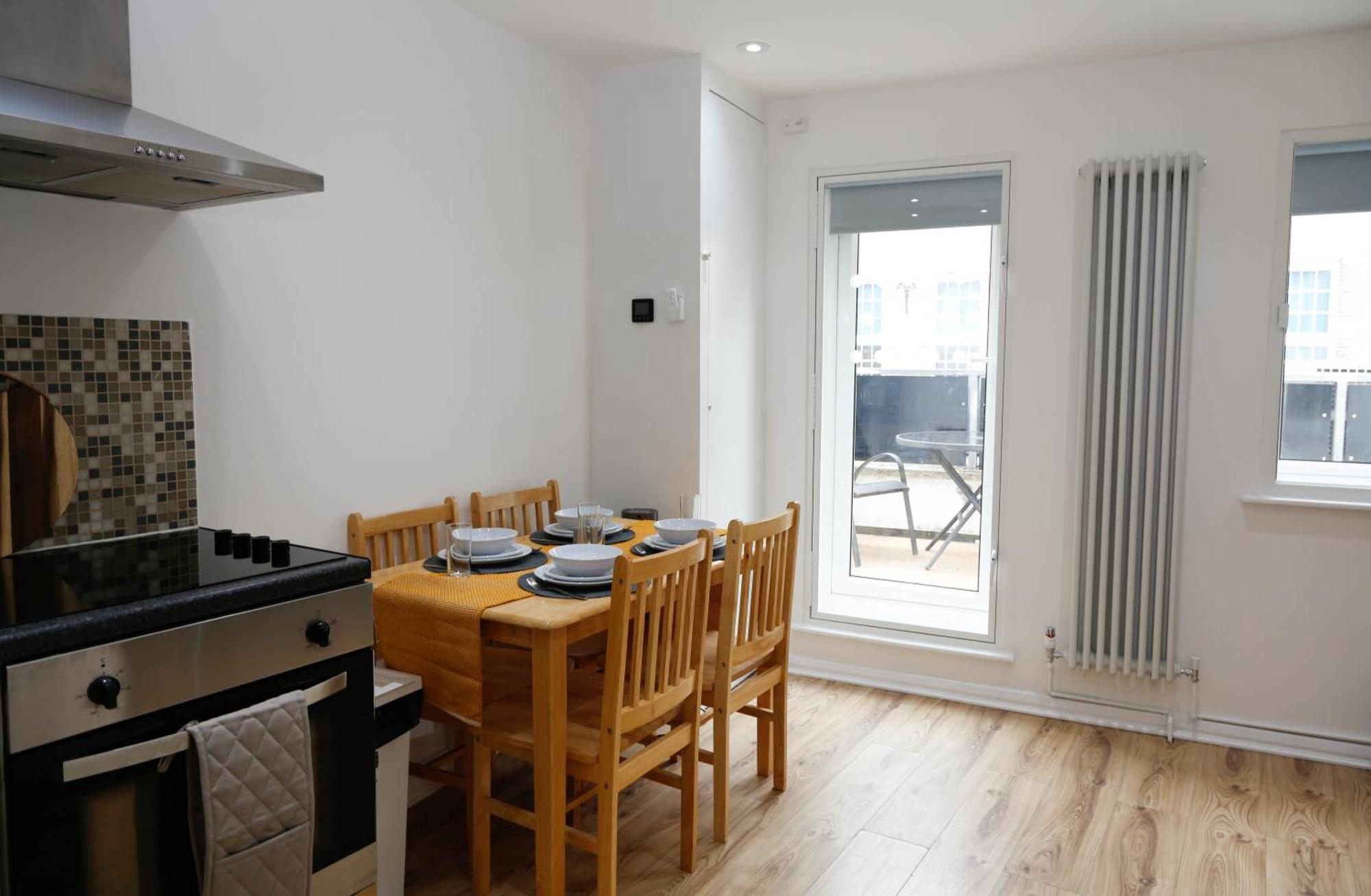 New Luxury In Next To Shops, Cafes, Bars & Metro * Londres