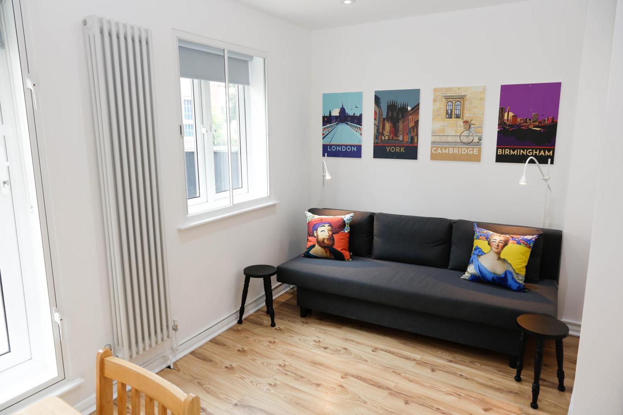 New Luxury In Next To Shops, Cafes, Bars & Metro *
