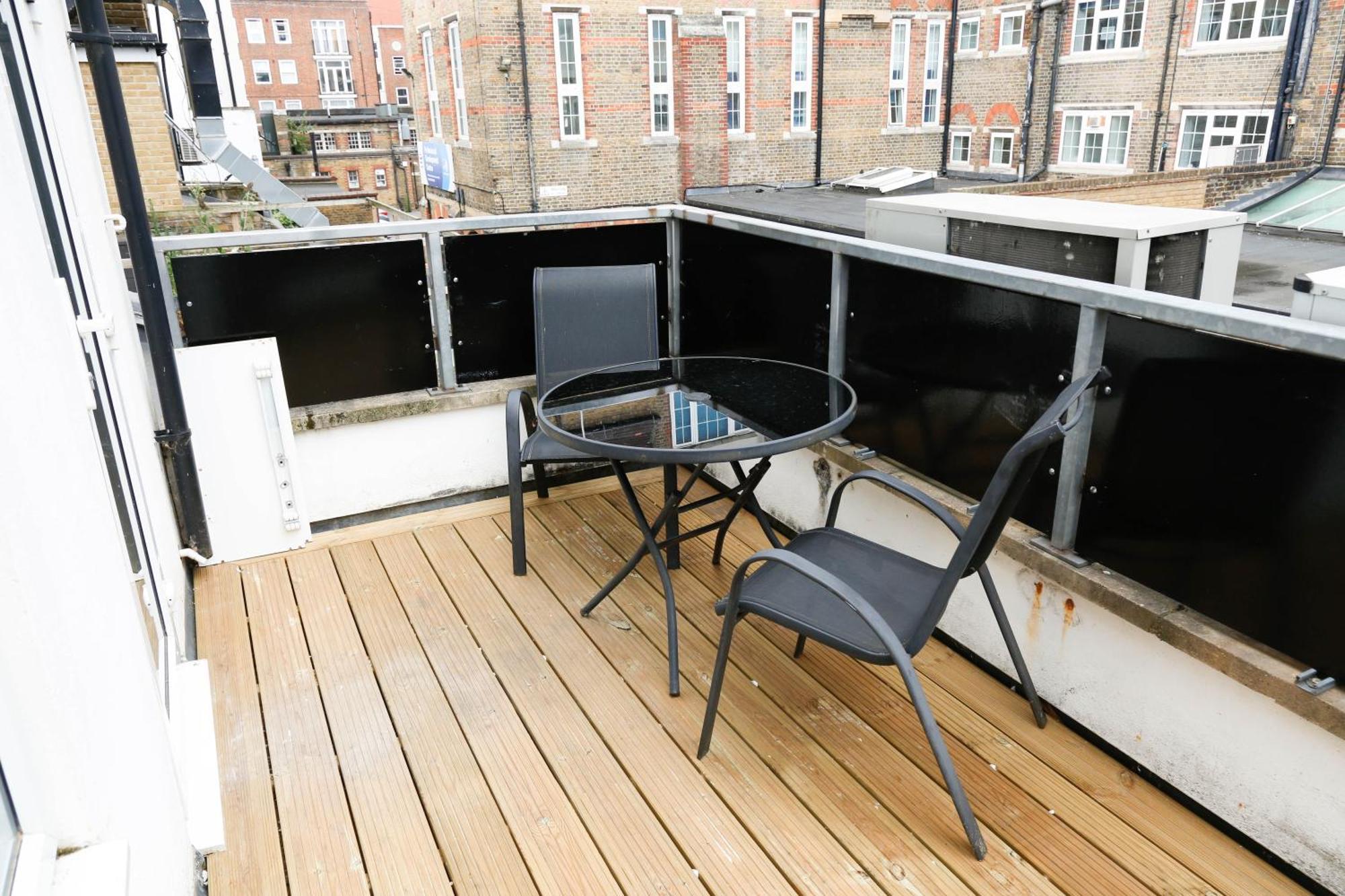 Apartamento New Luxury In Next To Shops, Cafes, Bars & Metro