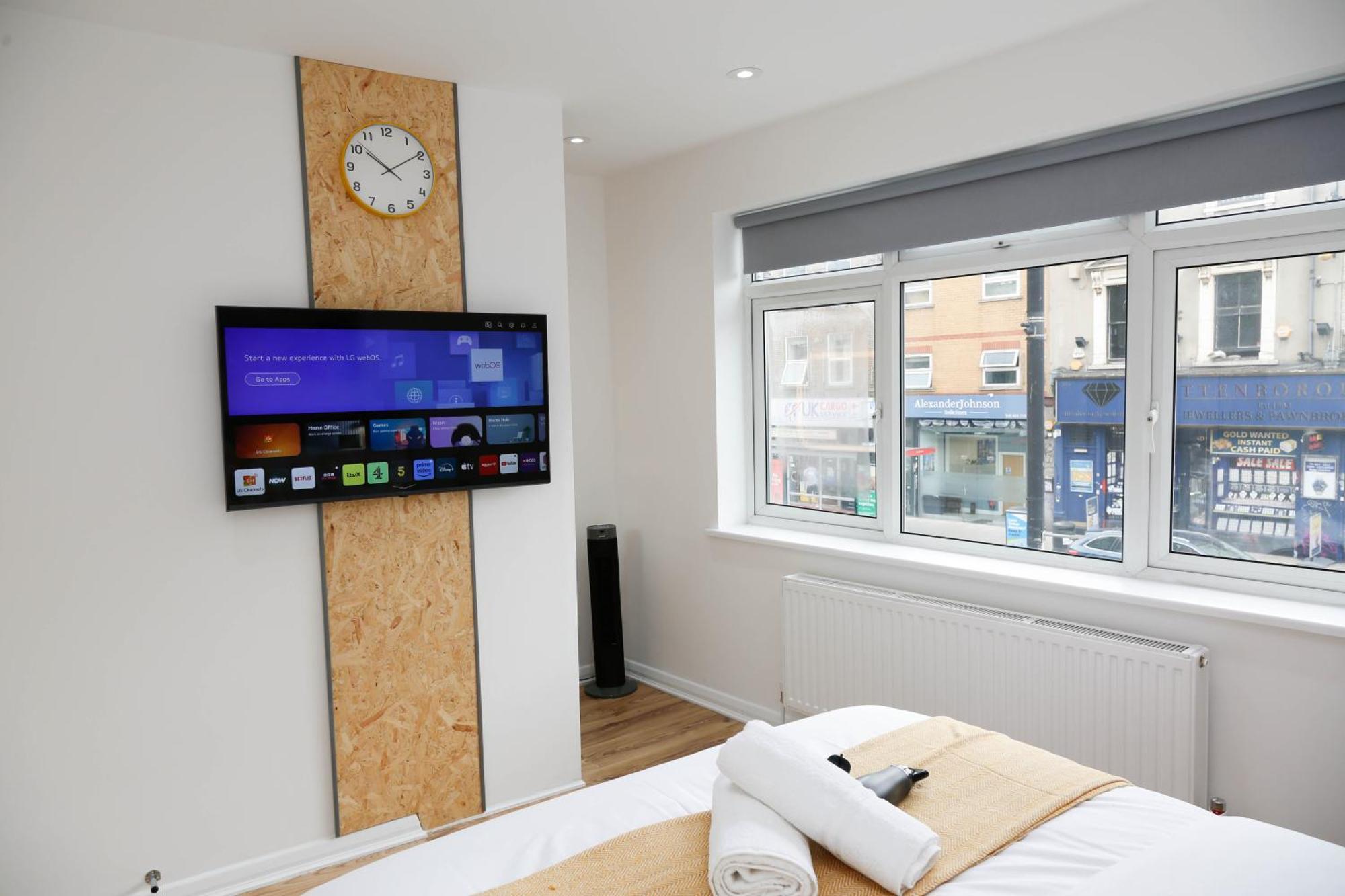 New Luxury In Next To Shops, Cafes, Bars & Metro Apartamento