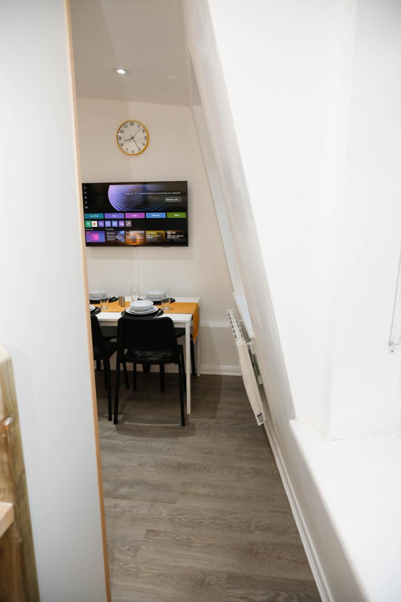 Apartamento New Luxury In Next To Shops, Cafes, Bars & Metro