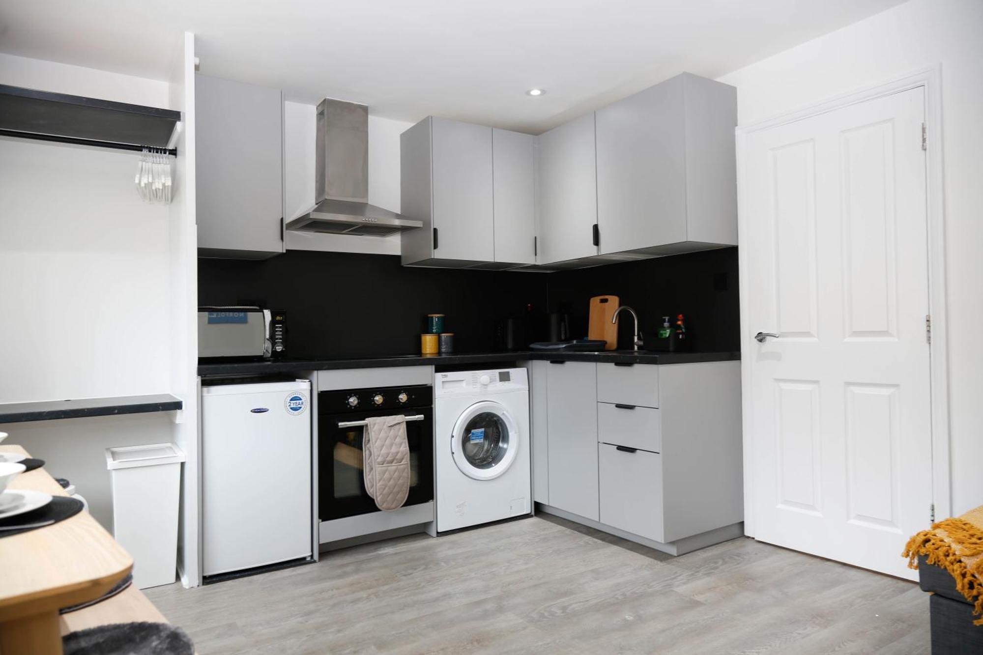 New Luxury In Next To Shops, Cafes, Bars & Metro Apartamento Londres