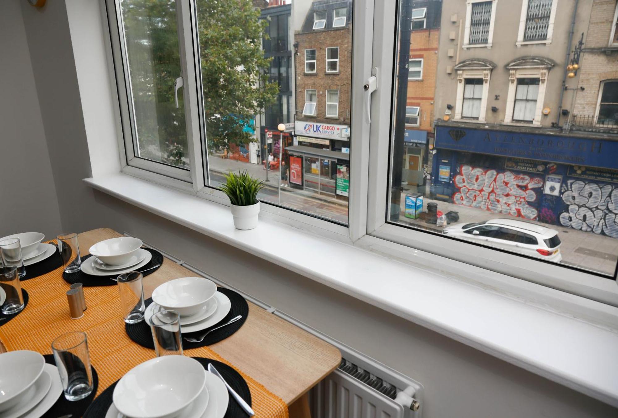New Luxury In Next To Shops, Cafes, Bars & Metro Apartamento