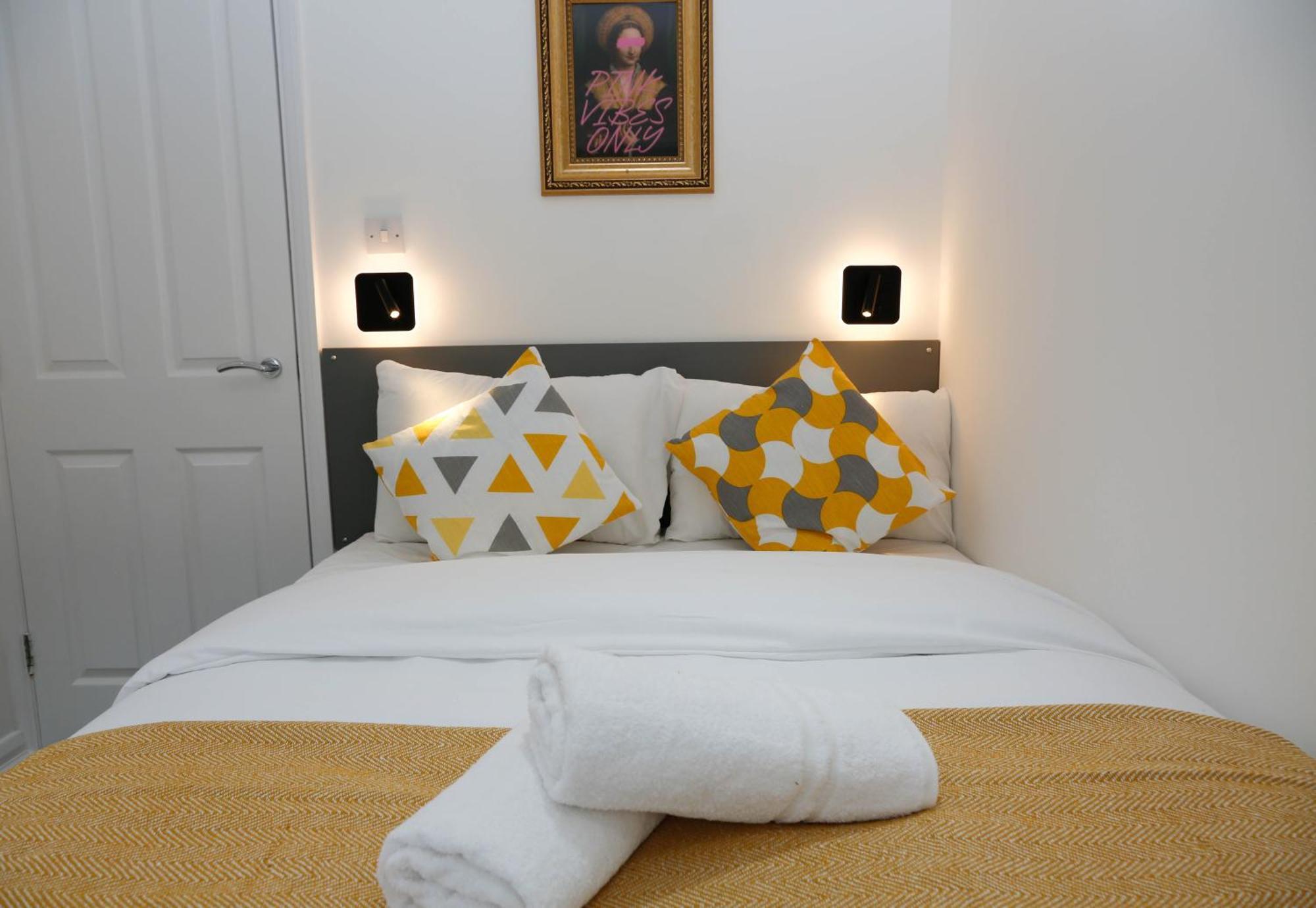 New Luxury In Next To Shops, Cafes, Bars & Metro Apartamento