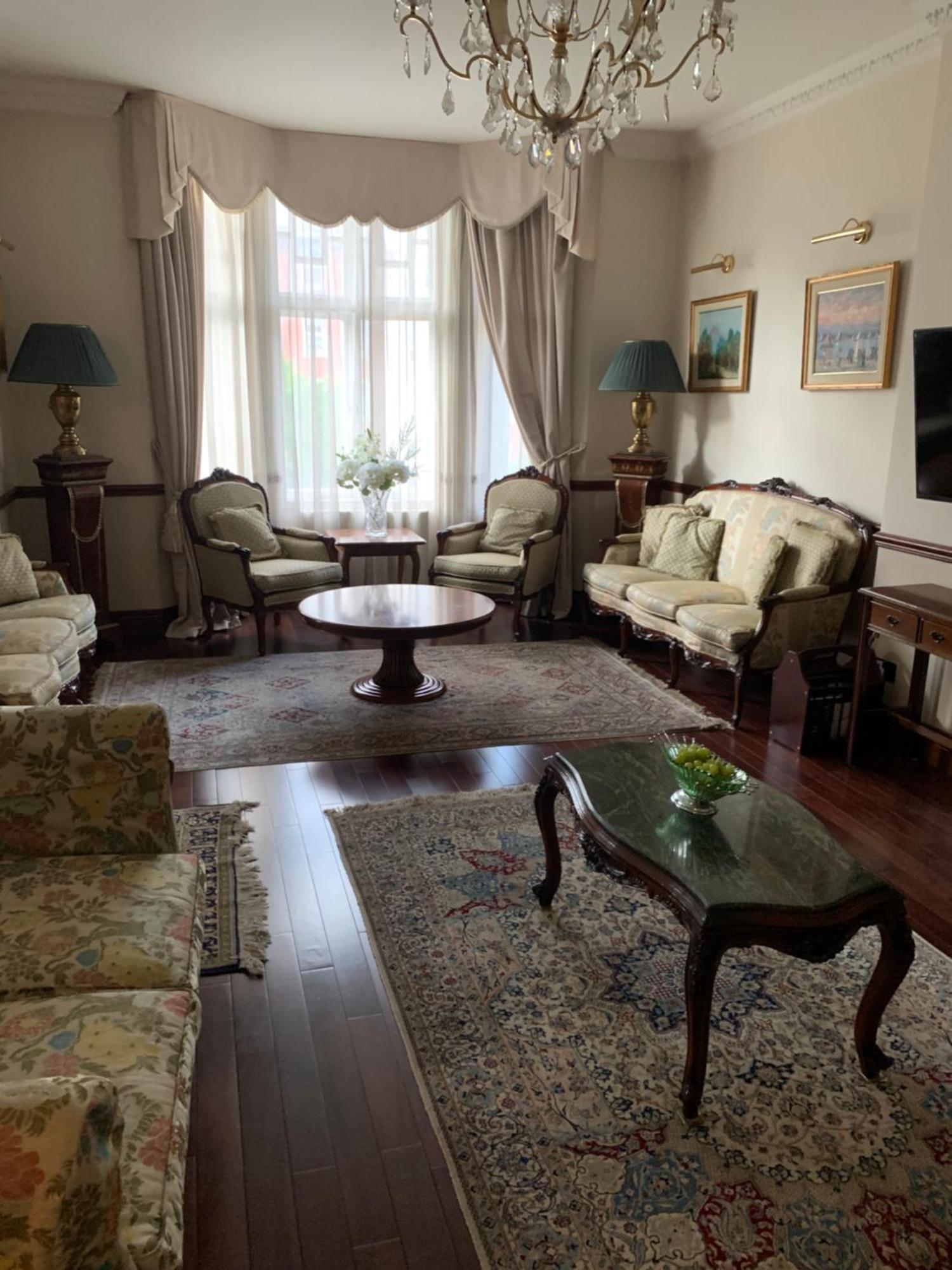 Baker Street 3 Bedroom And 3 Bathroom Fabulous Flat Londen