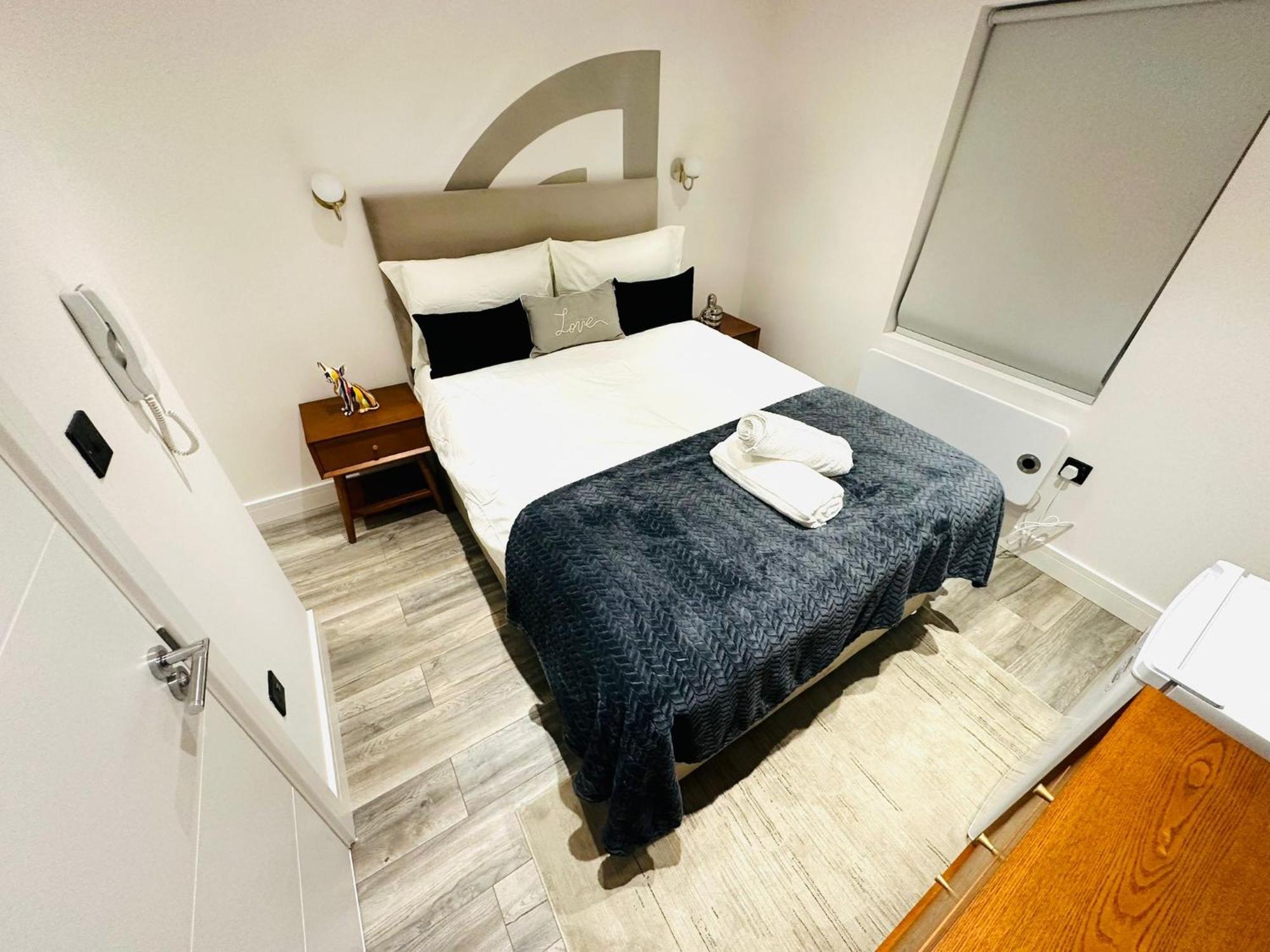 Luxury Flats, Perfect And Ideal For Tourists * Londen