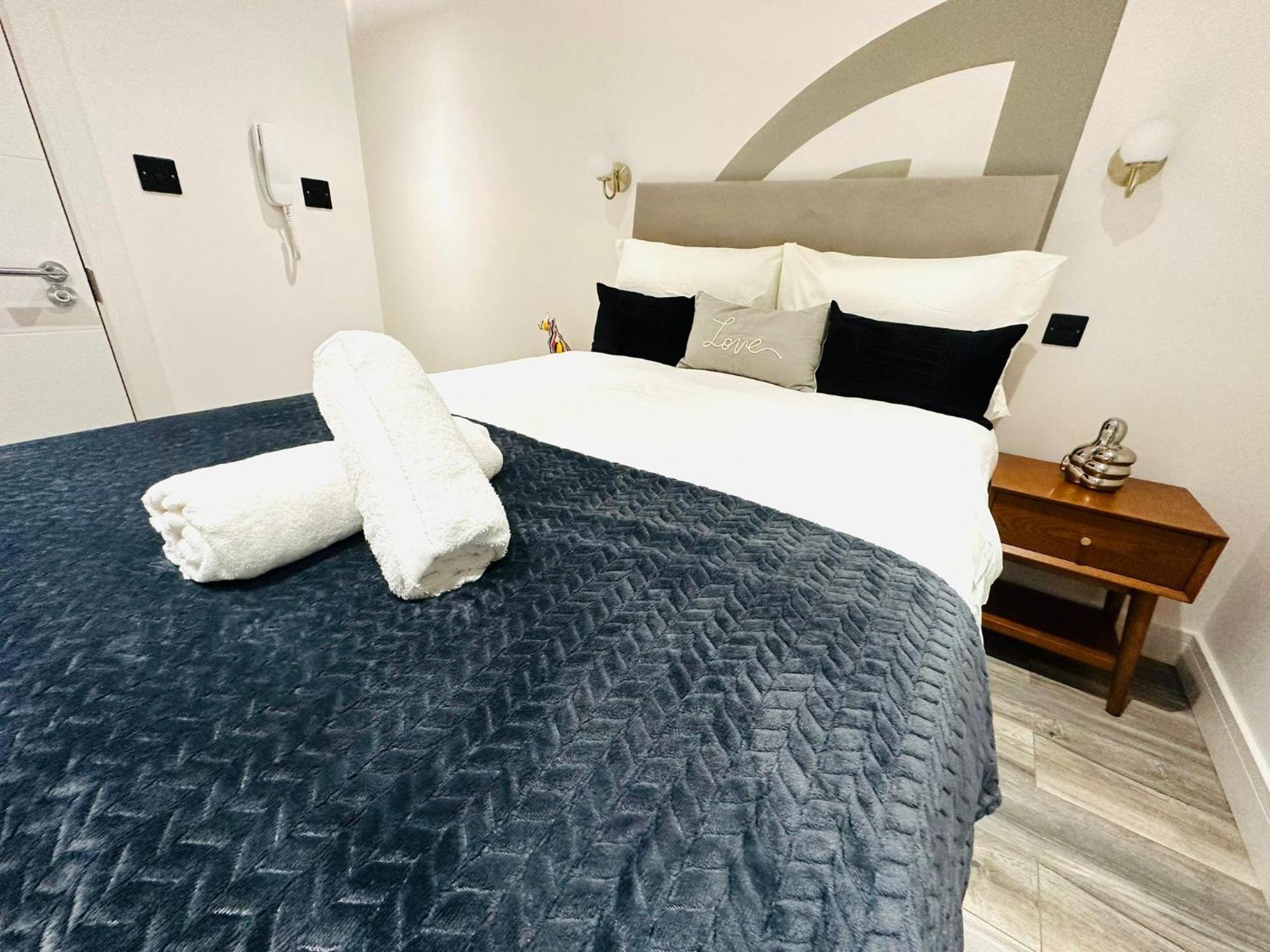 Luxury Flats, Perfect And Ideal For Tourists * Londen