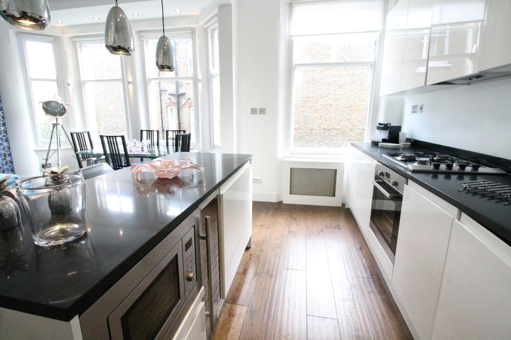 Contemporary 3 Double Bedroom 2 Bathroom Haven In The Heart Of Chelsea Exquisite With A Designer's Touch Apartamento