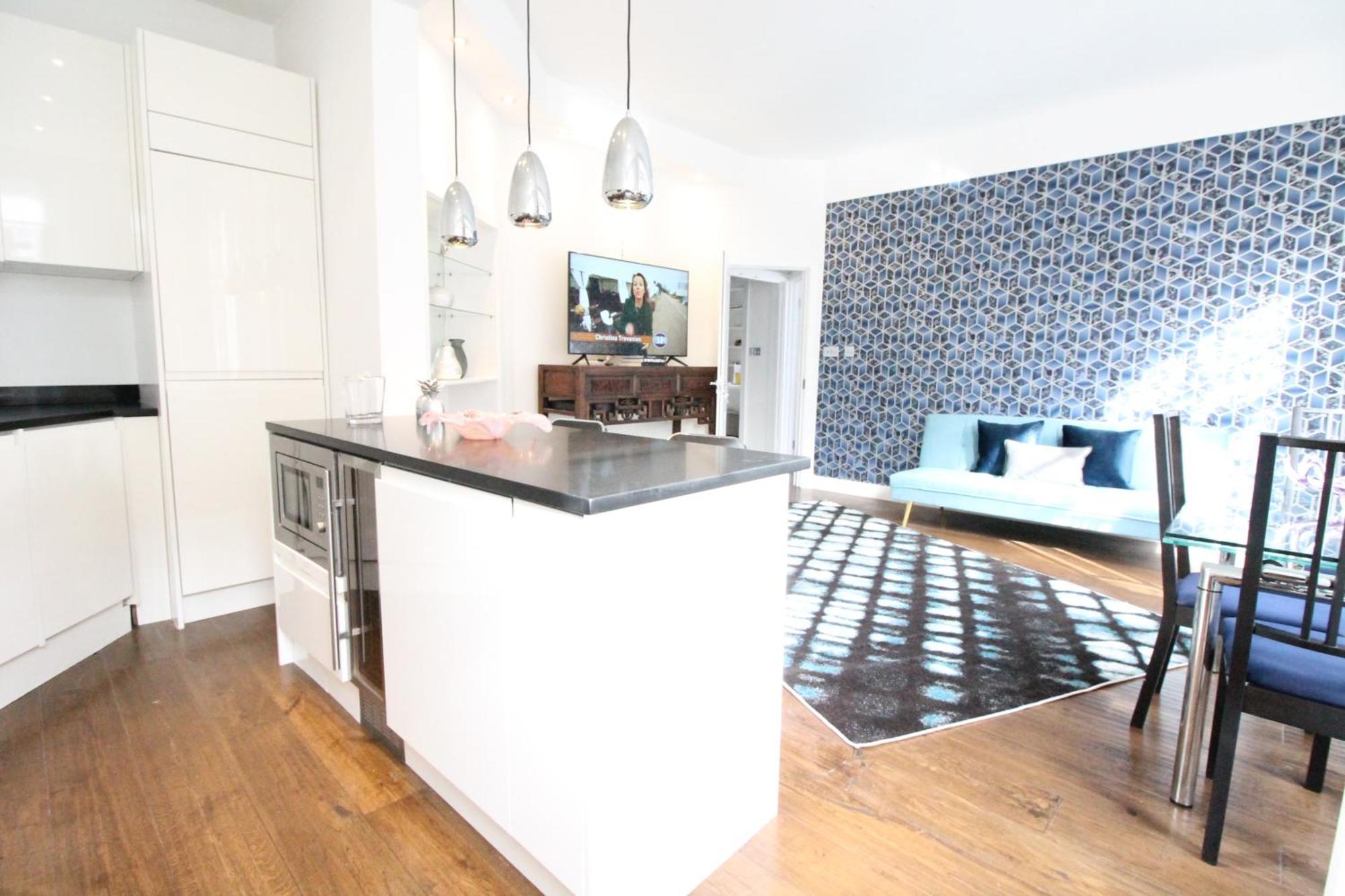 Contemporary 3 Double Bedroom 2 Bathroom Haven In The Heart Of Chelsea Exquisite With A Designer's Touch *